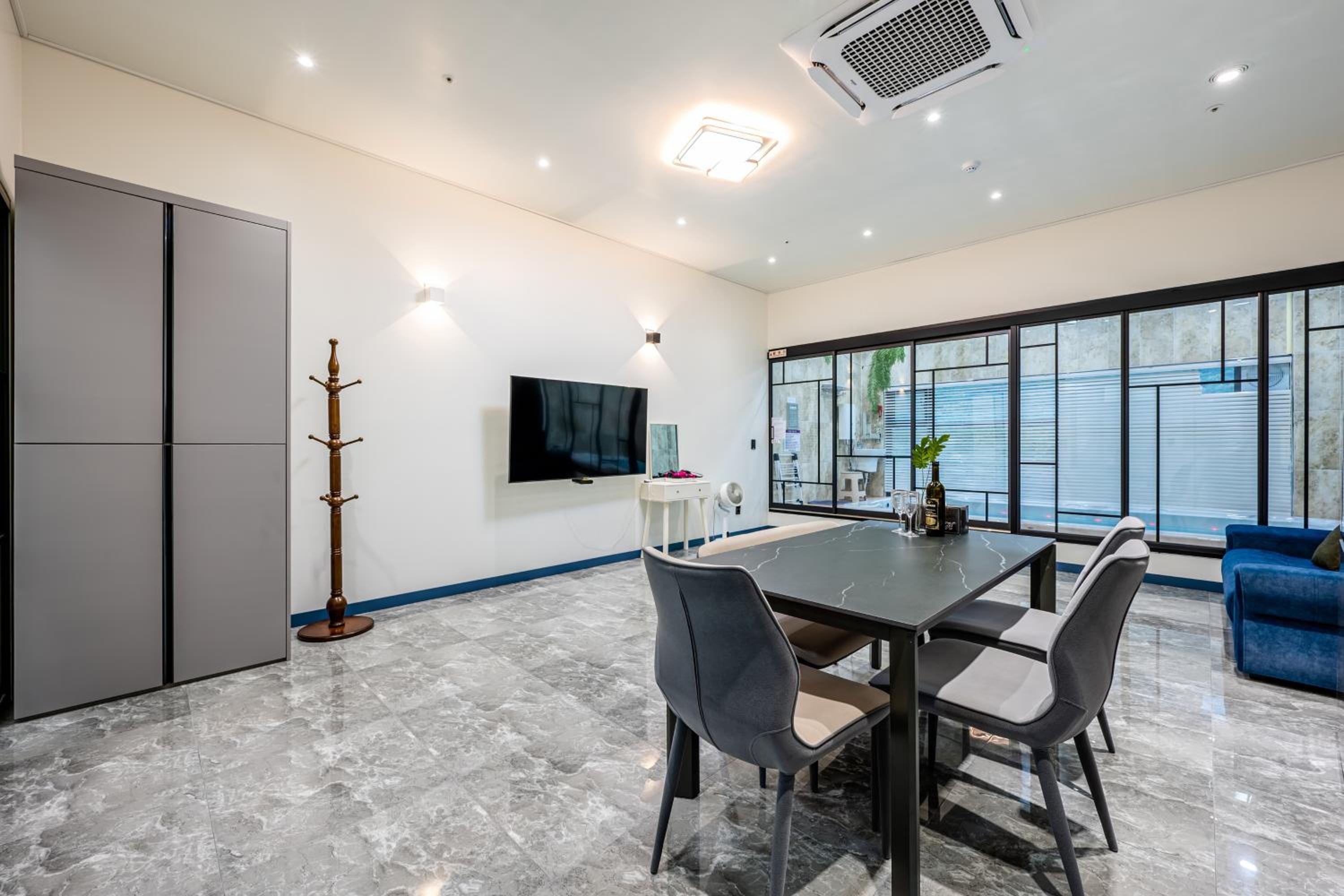 One-Bedroom Villa photo 3