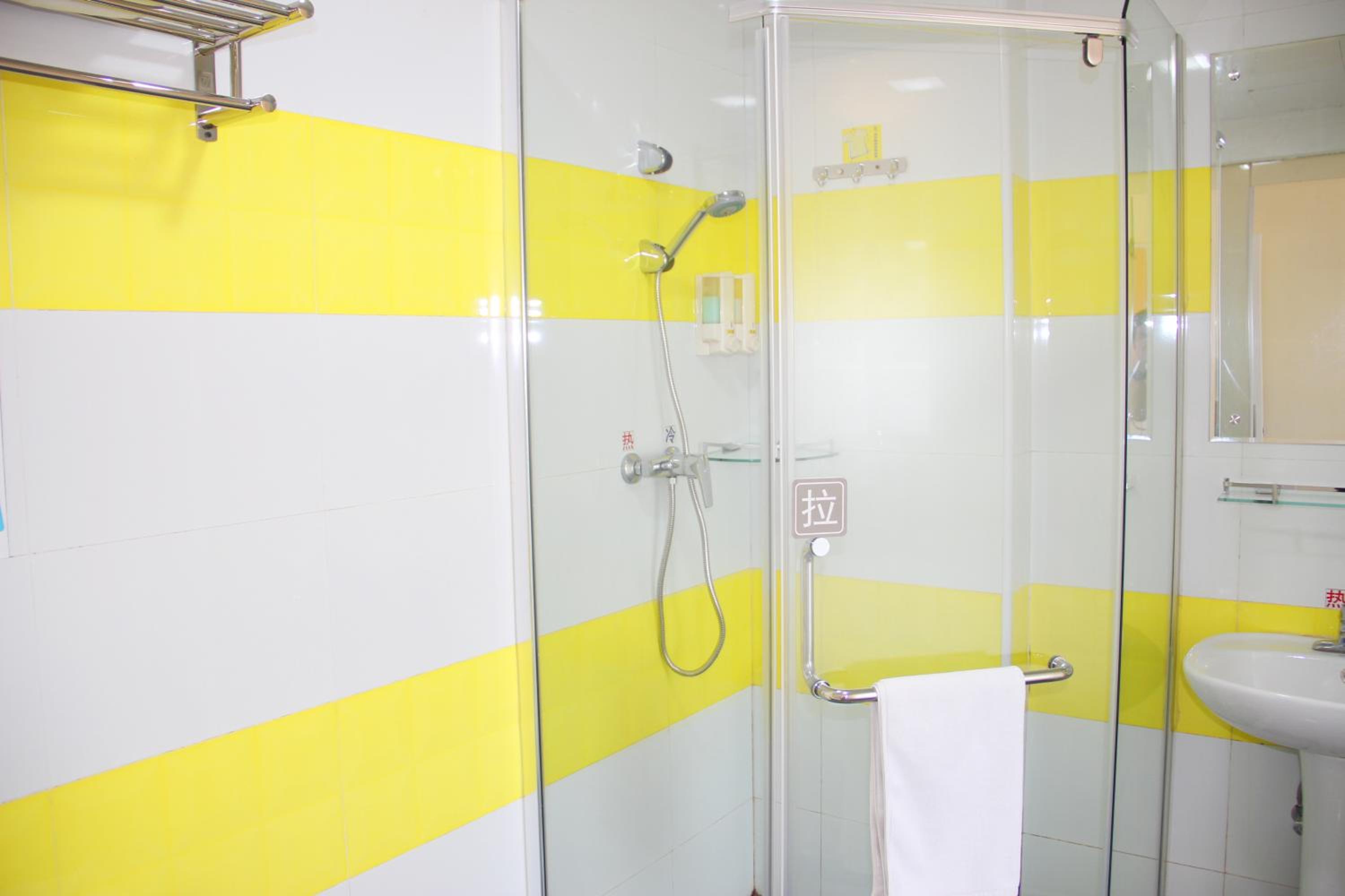 Mainland Chinese Citizens - Special Offer Twin Room photo 3