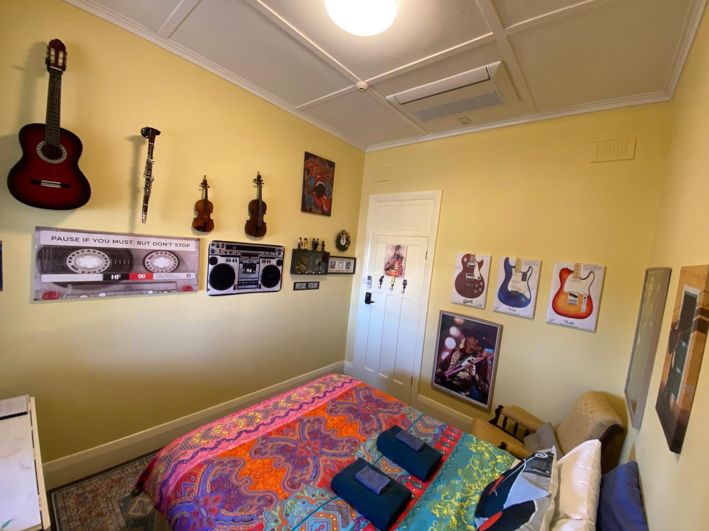 Deluxe Queen Suite