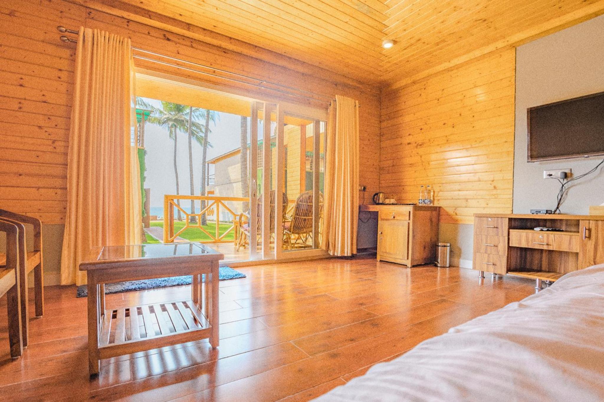 Deluxe Double Room With Side Sea View