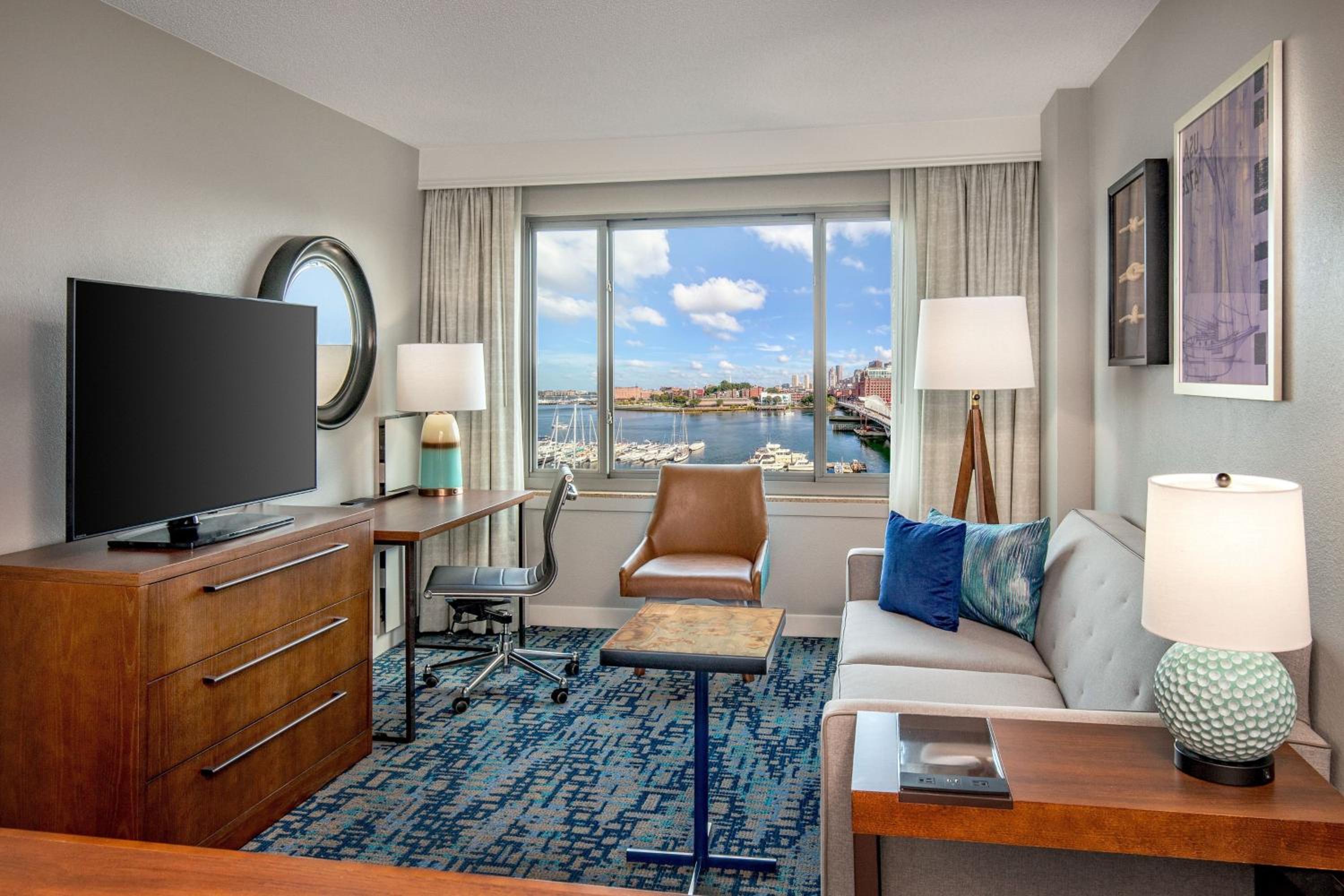 One-Bedroom King Suite with View thumbnail 6