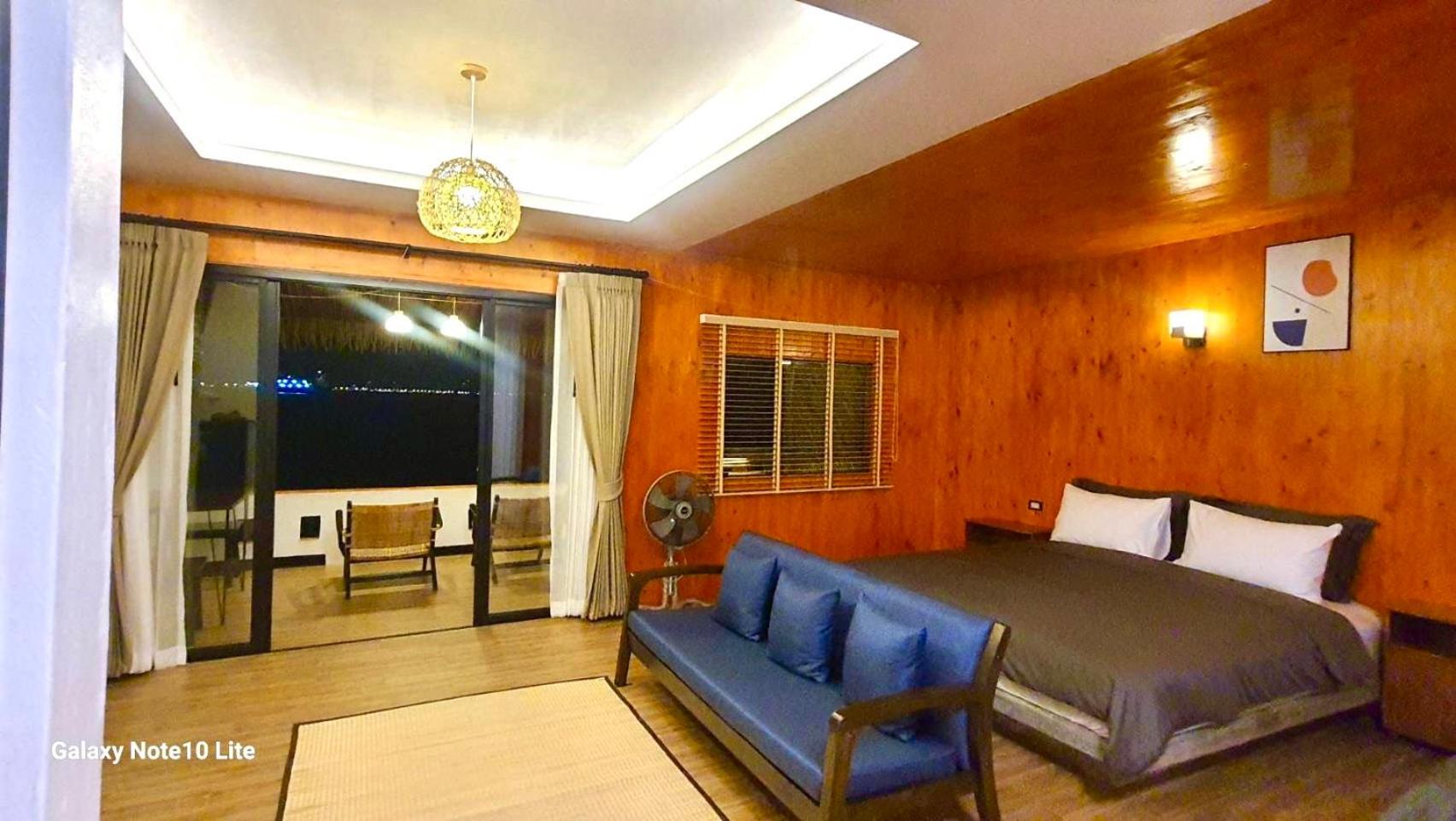 Quadruple Room with Sea View - Photo 10