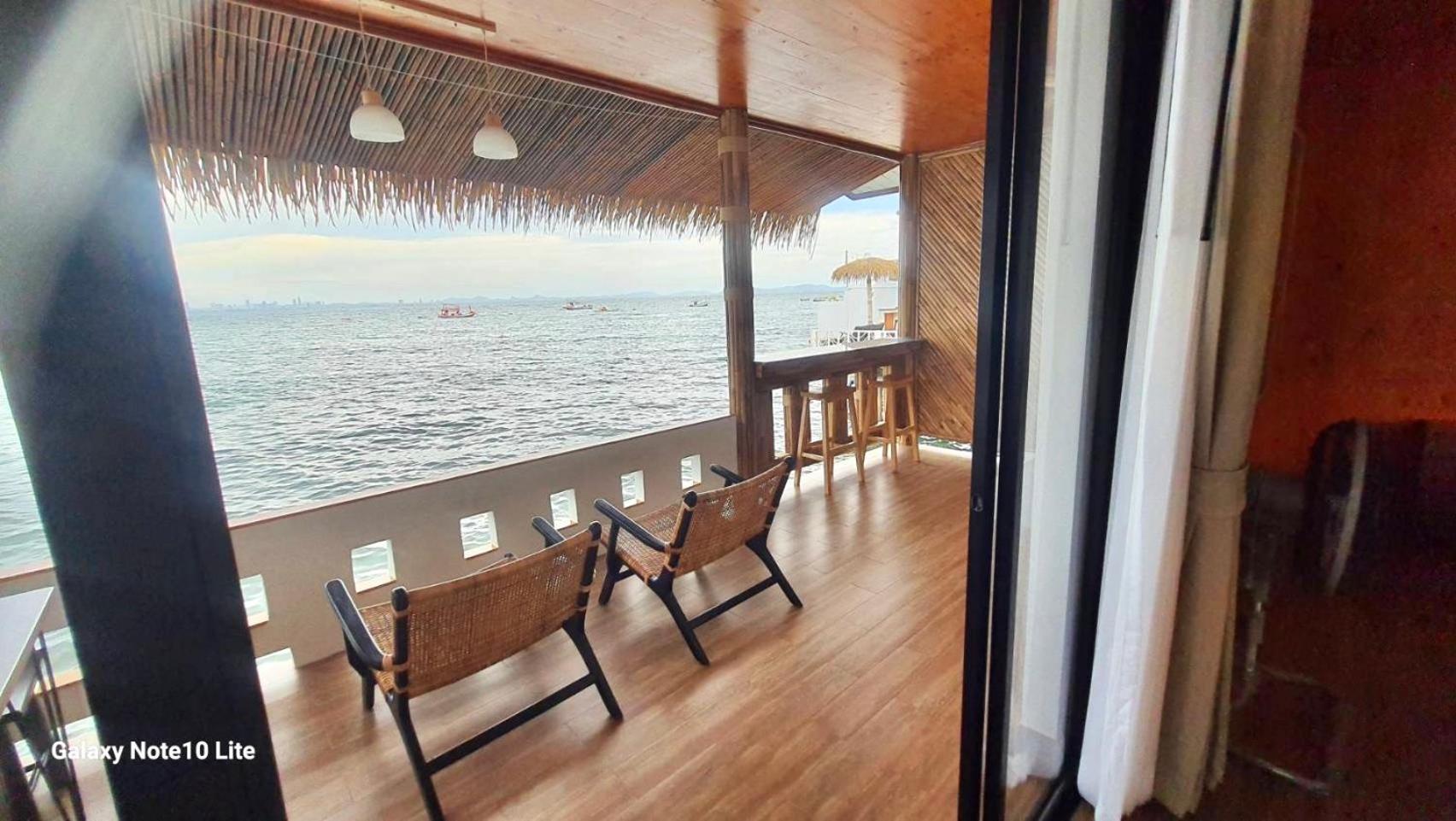 Quadruple Room with Sea View - Photo 4