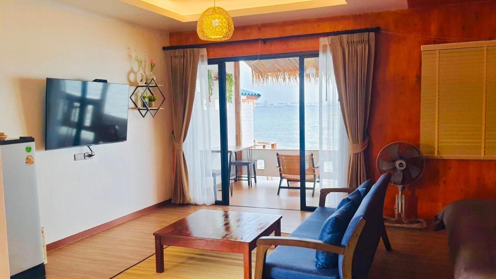 Quadruple Room with Sea View - Photo 7