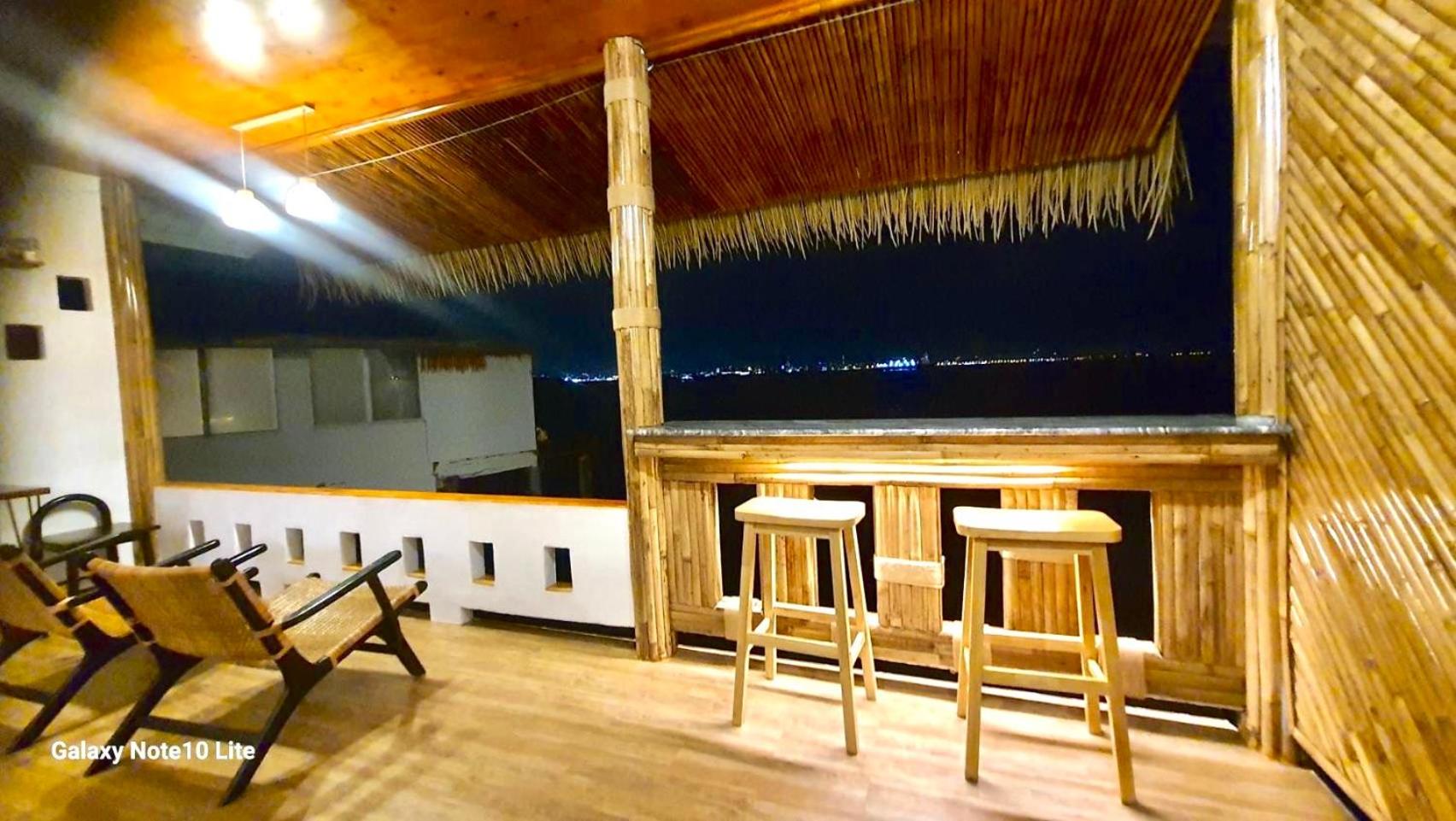 Quadruple Room with Sea View - Photo 3