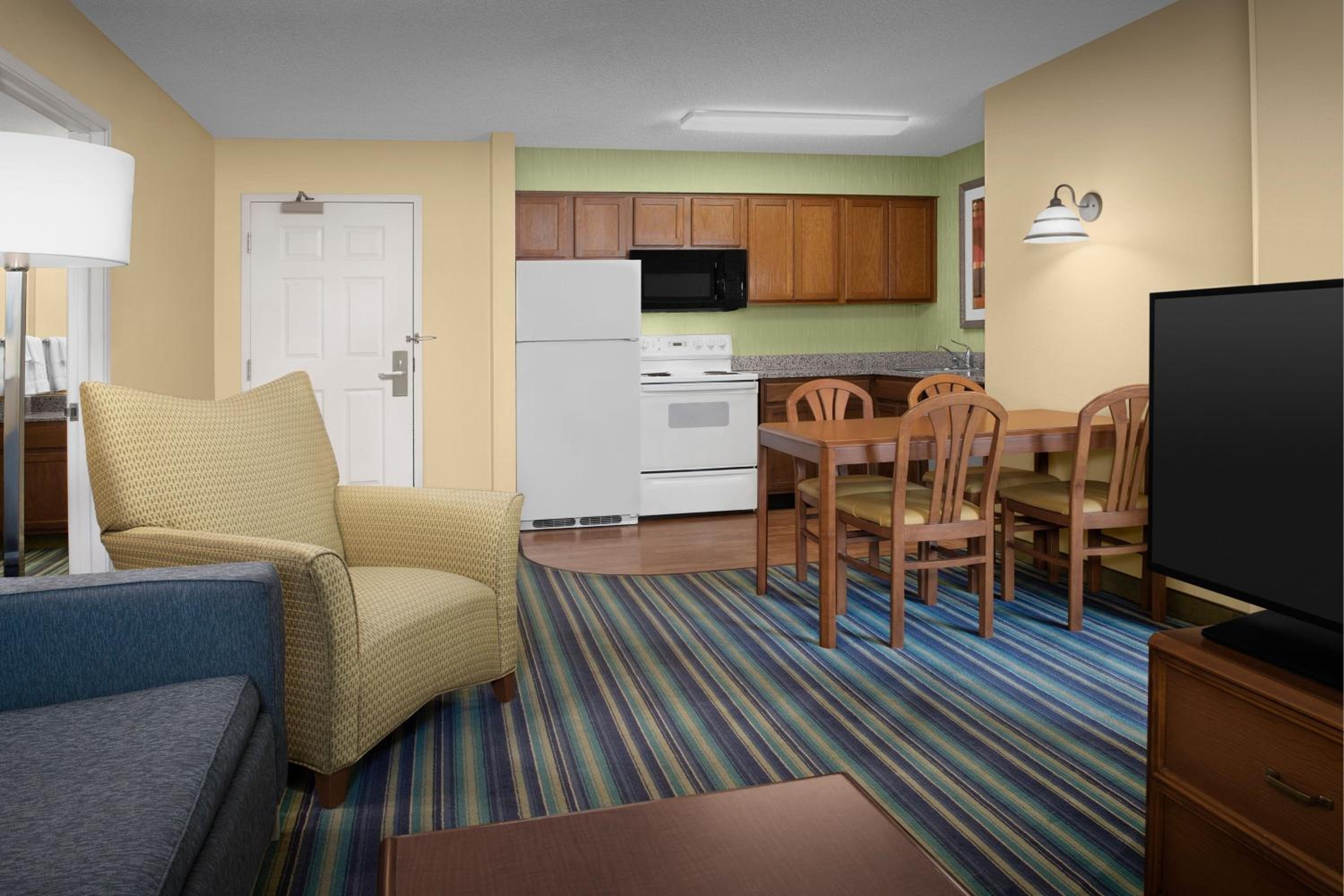 Two-Bedroom Suite - Photo 18