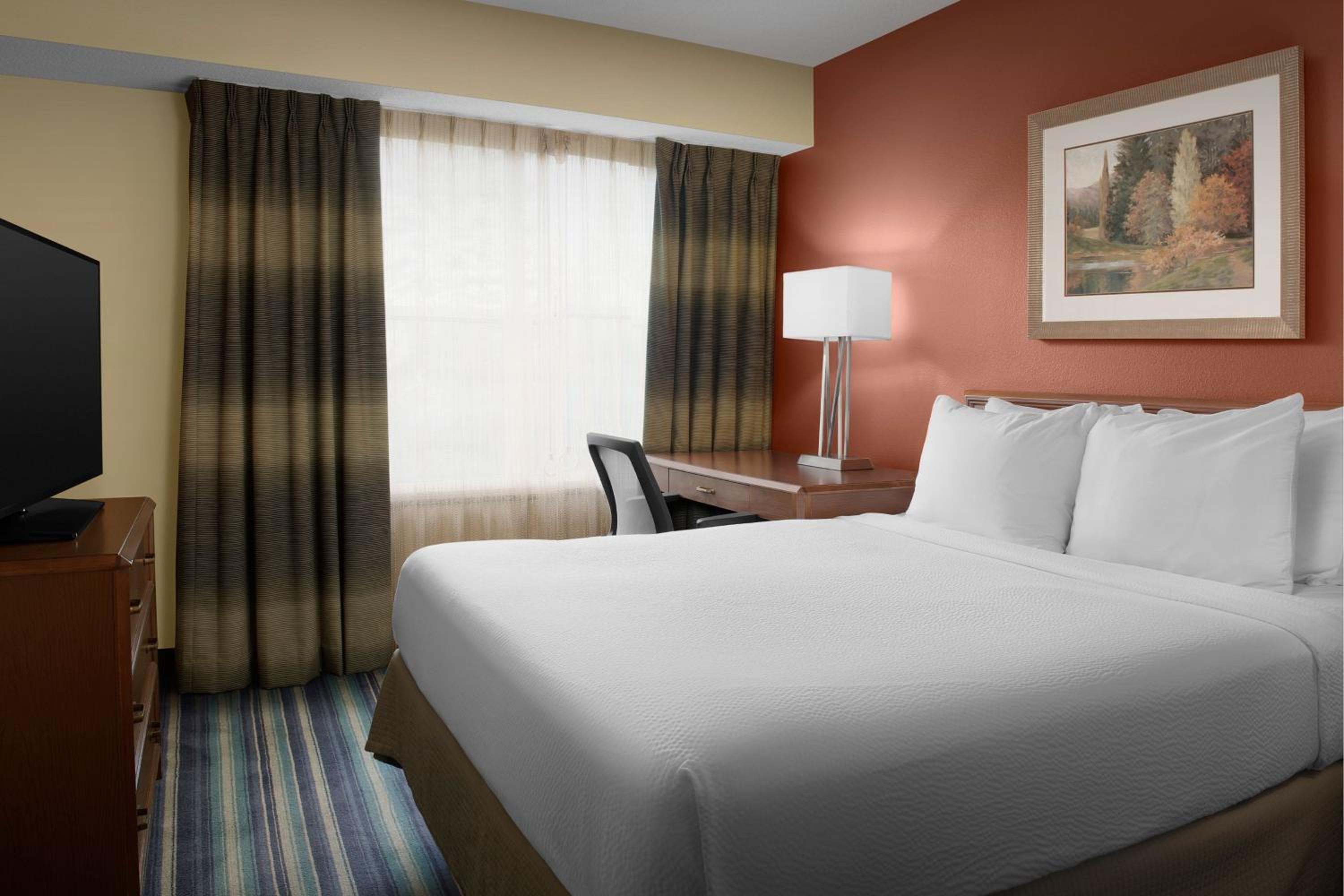 Two-Bedroom Suite - Photo 21