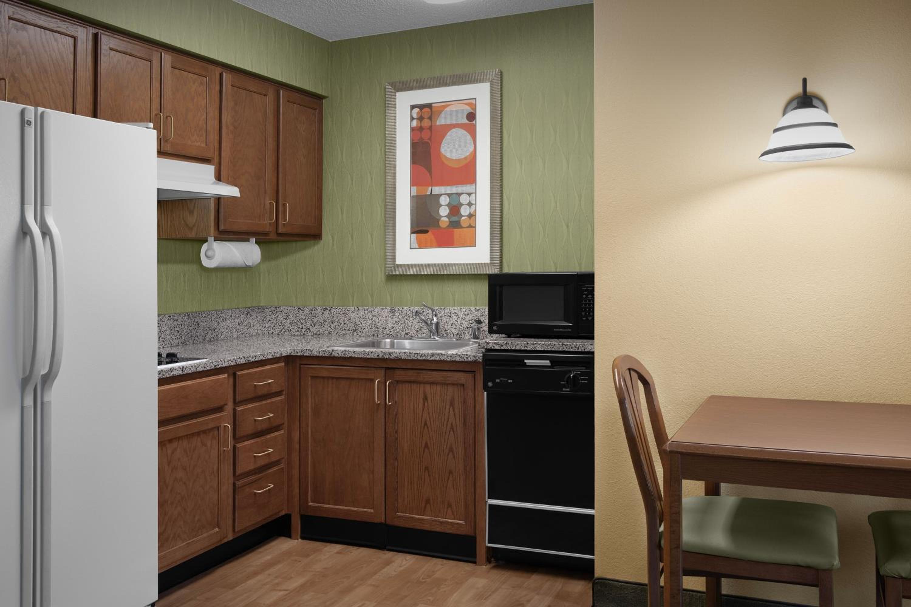 Two-Bedroom Suite - Photo 23