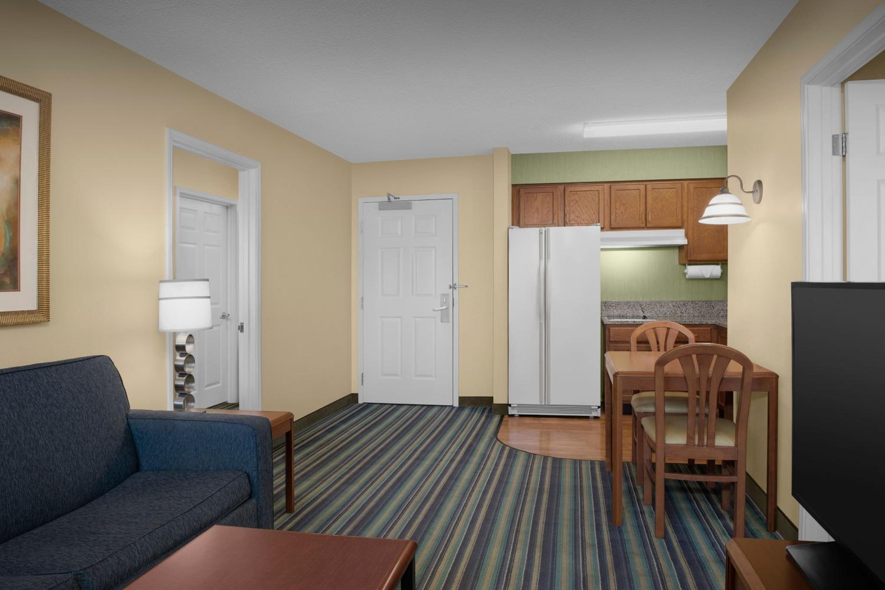 Two-Bedroom Suite - Photo 3