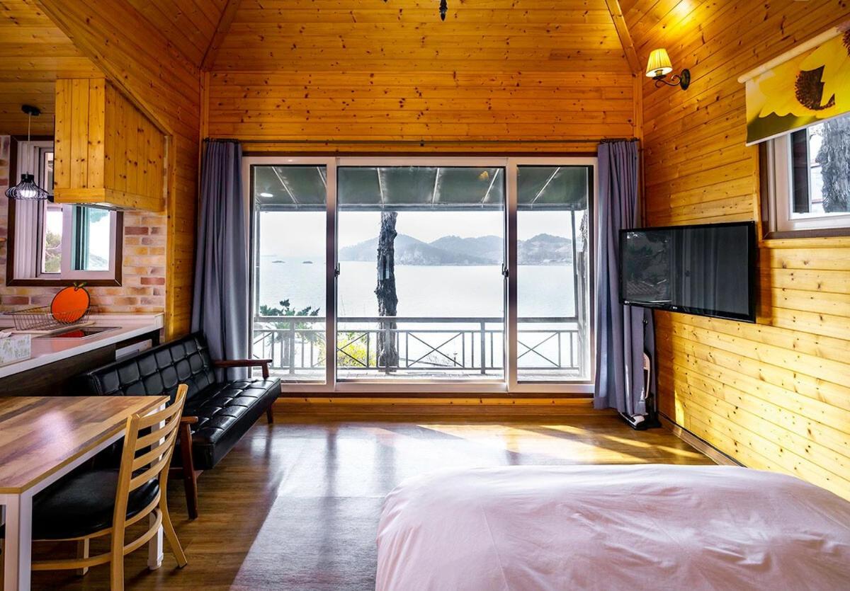 Double Room with Sea View photo 3