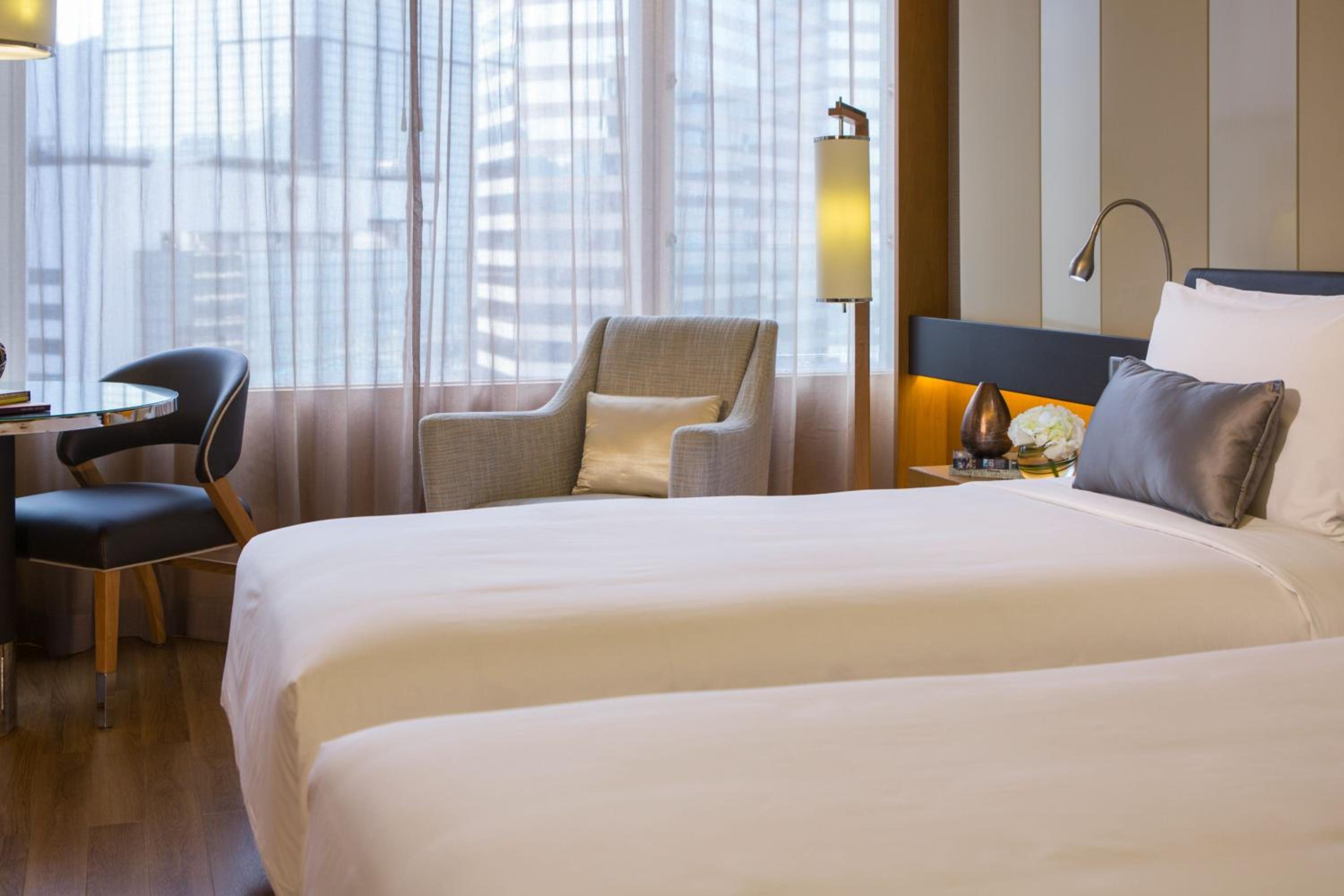 Club Twin Room with Garden View and Executive Lounge Access
