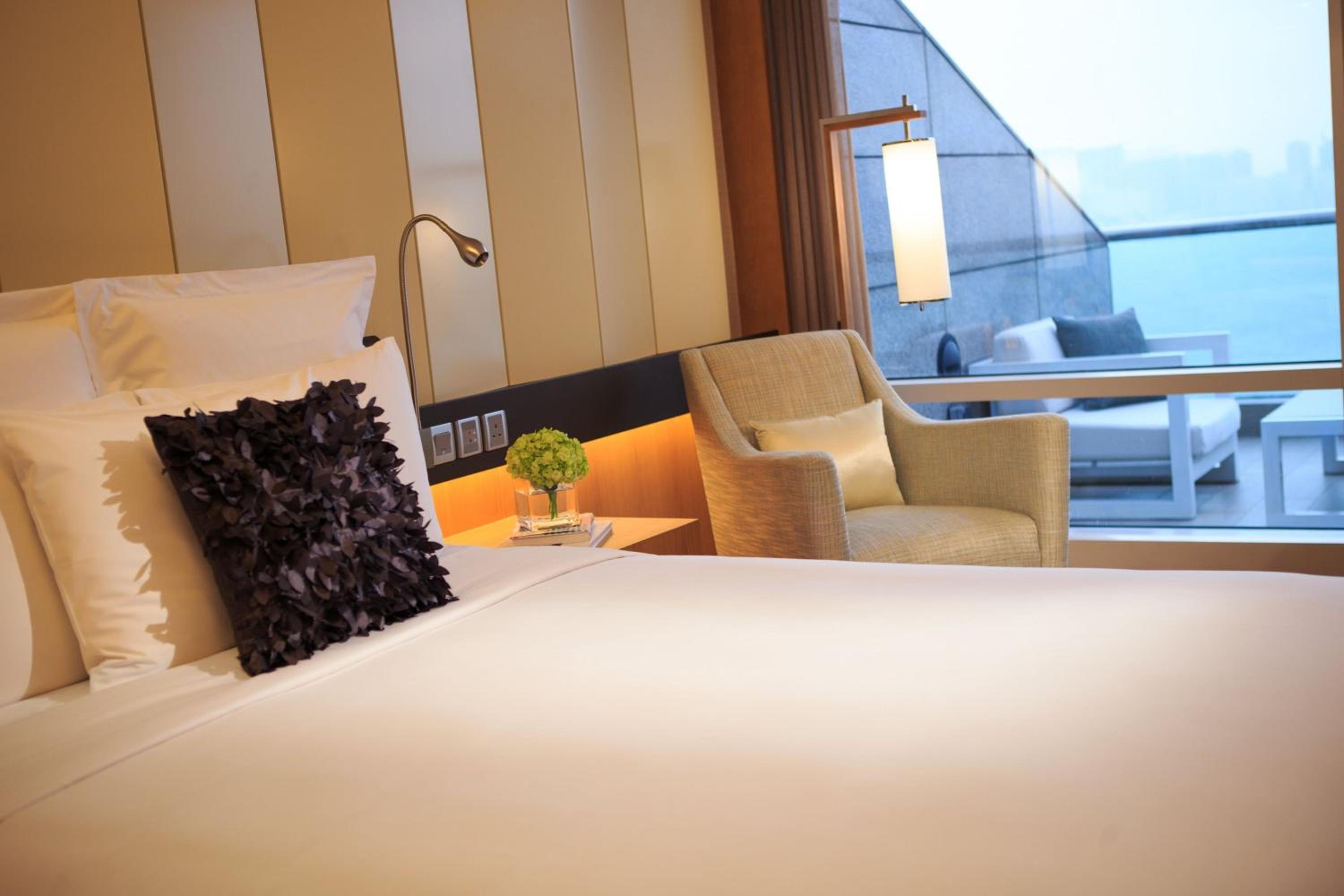 Patio Harbor View Room with Balcony thumbnail 5