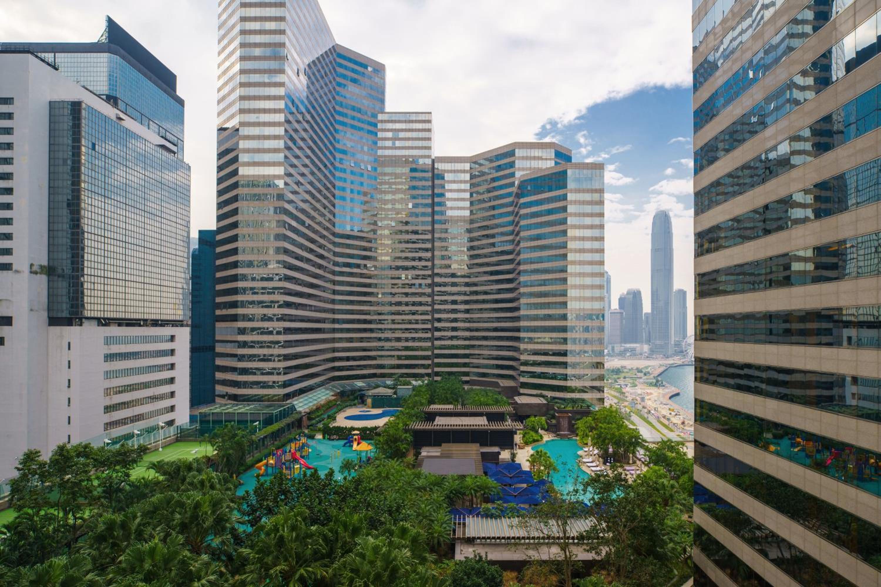 Club Queen Room with Garden View and Executive Lounge Access