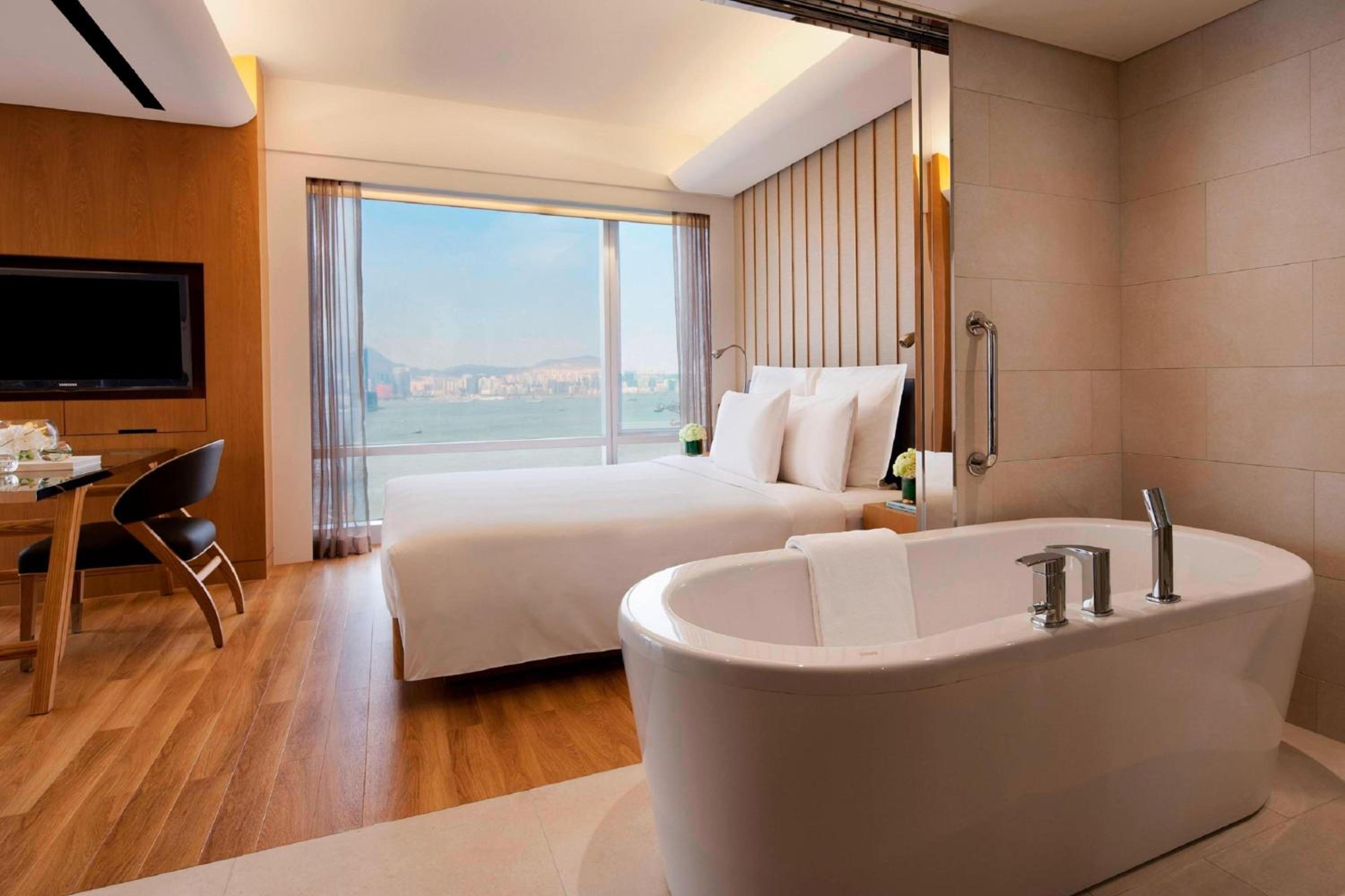 Studio King Suite with Harbor View and Executive Lounge Access
