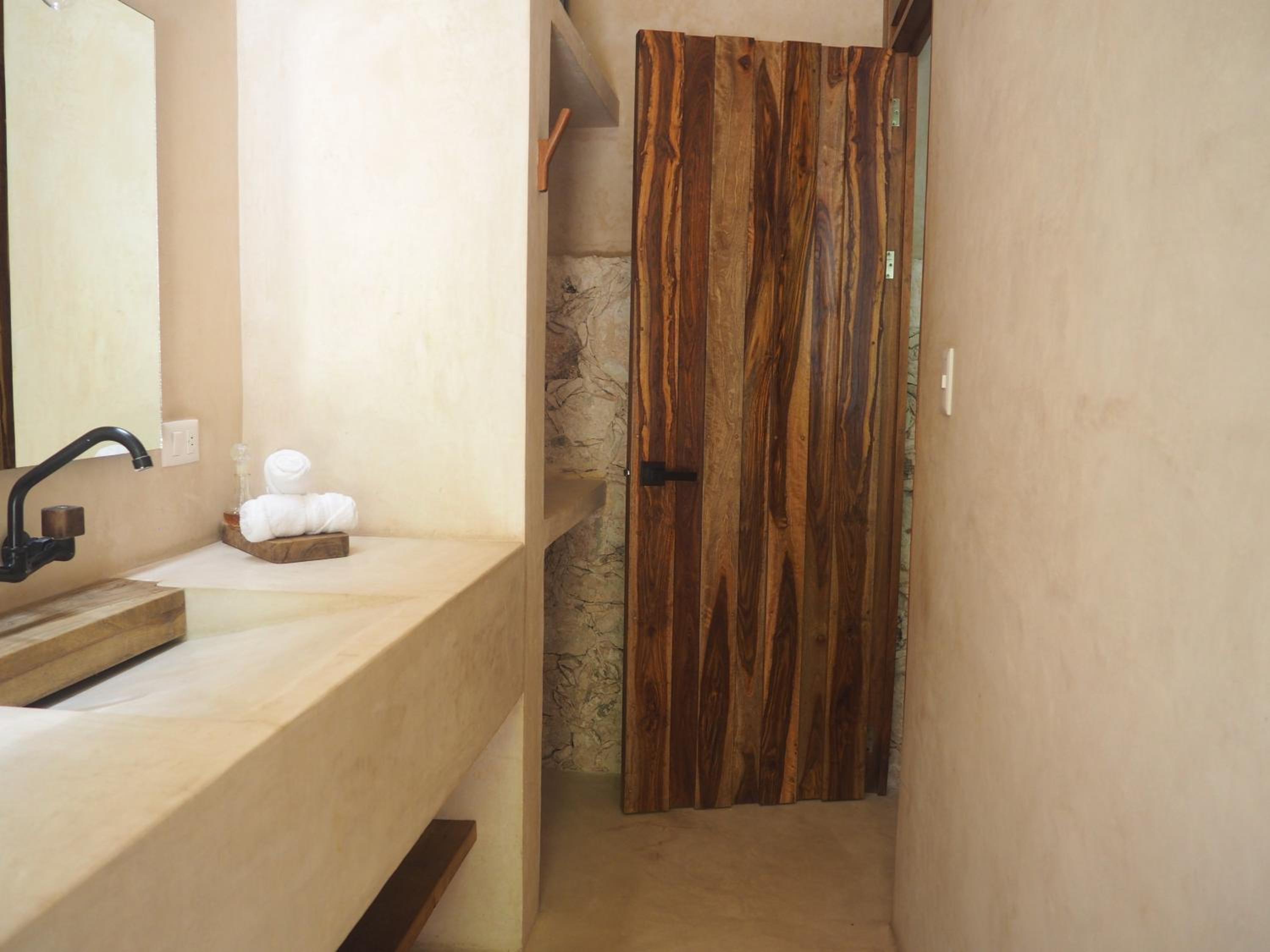 Deluxe Double Room with Extra Bed - Photo 4