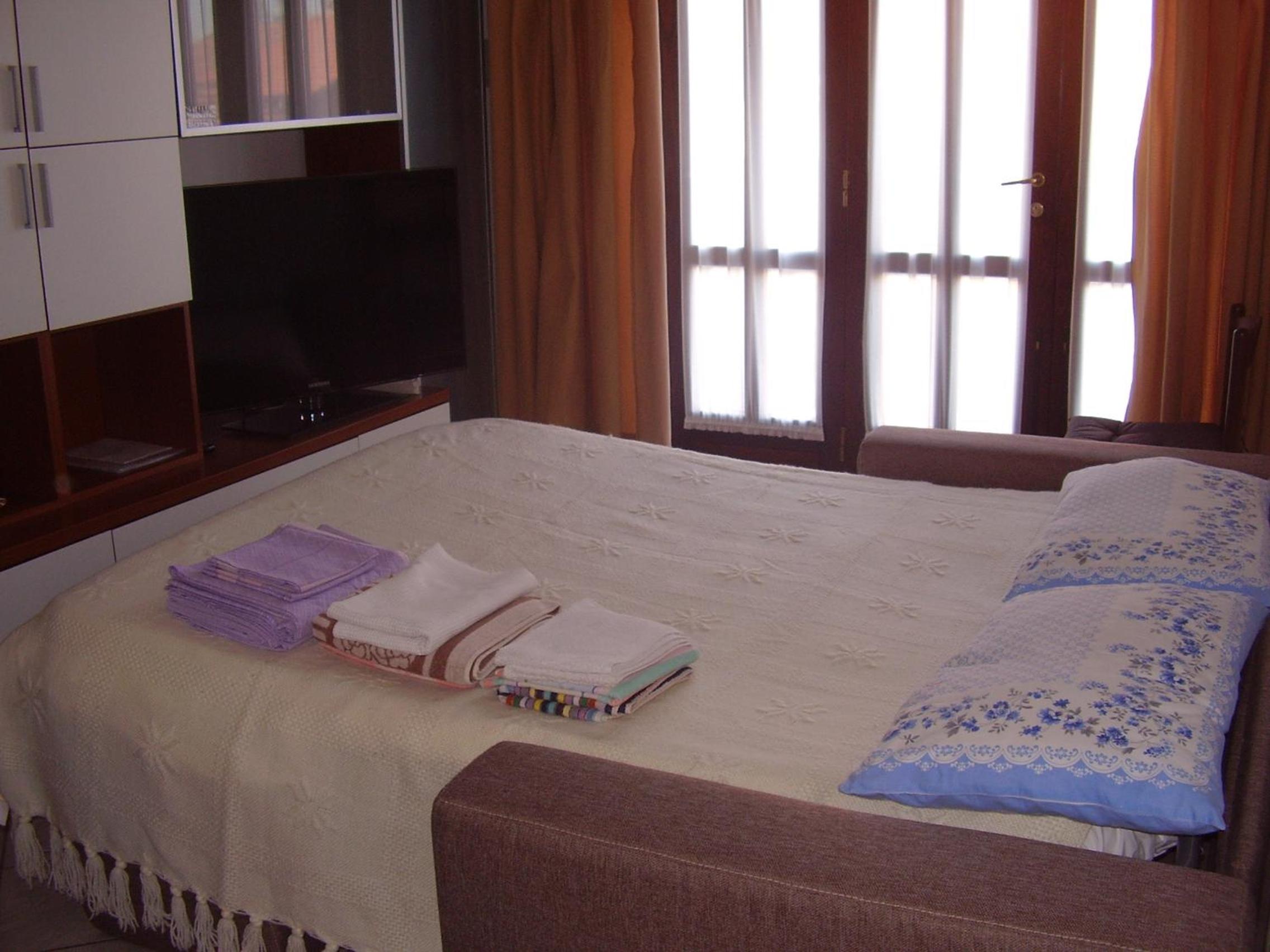 Two-Bedroom Apartment - Photo 11