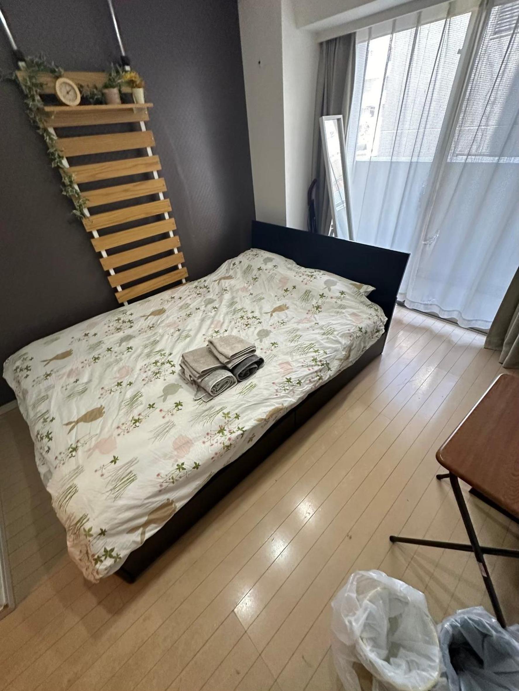 One-Bedroom Apartment photo 1