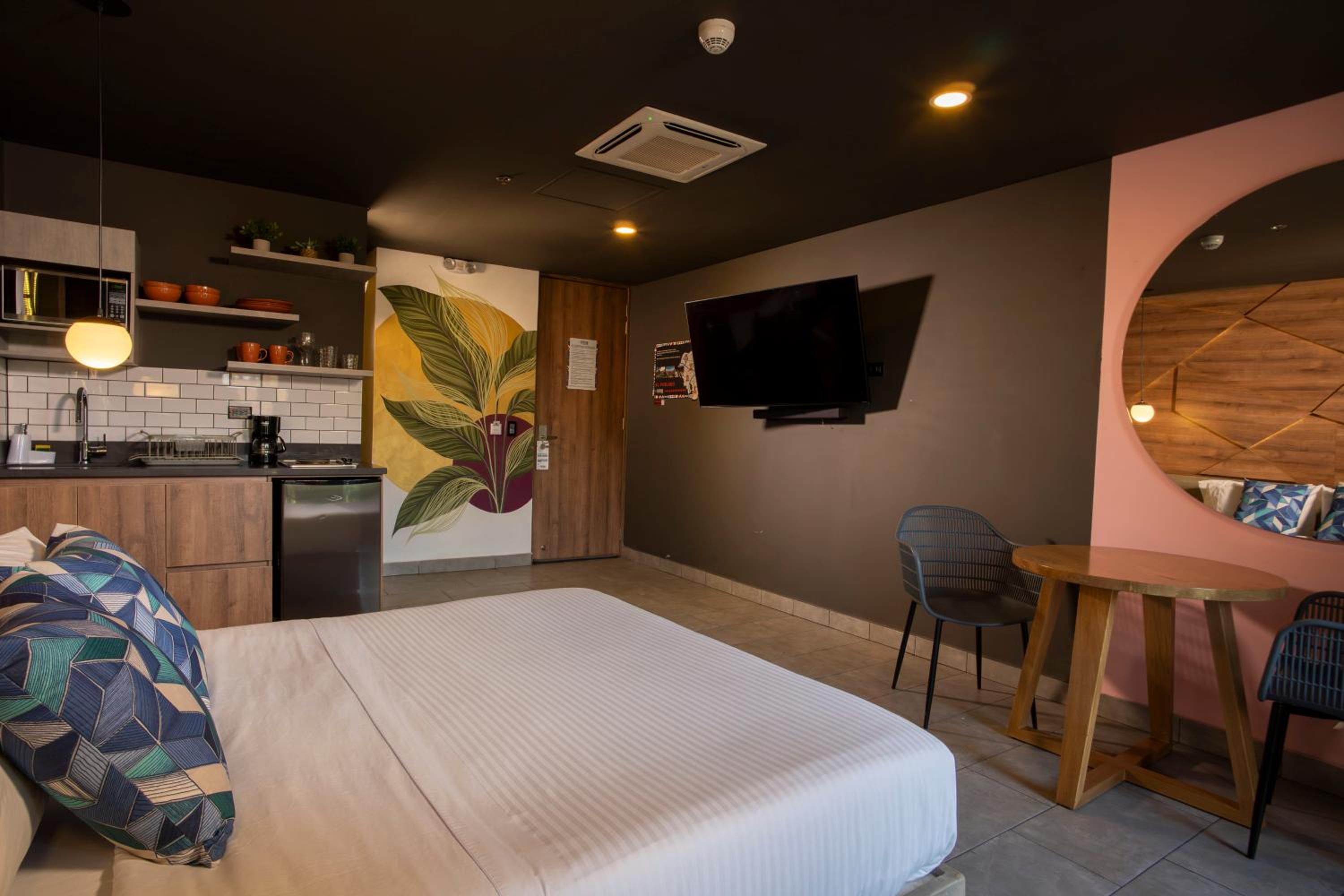Deluxe Double Room with Balcony photo 3