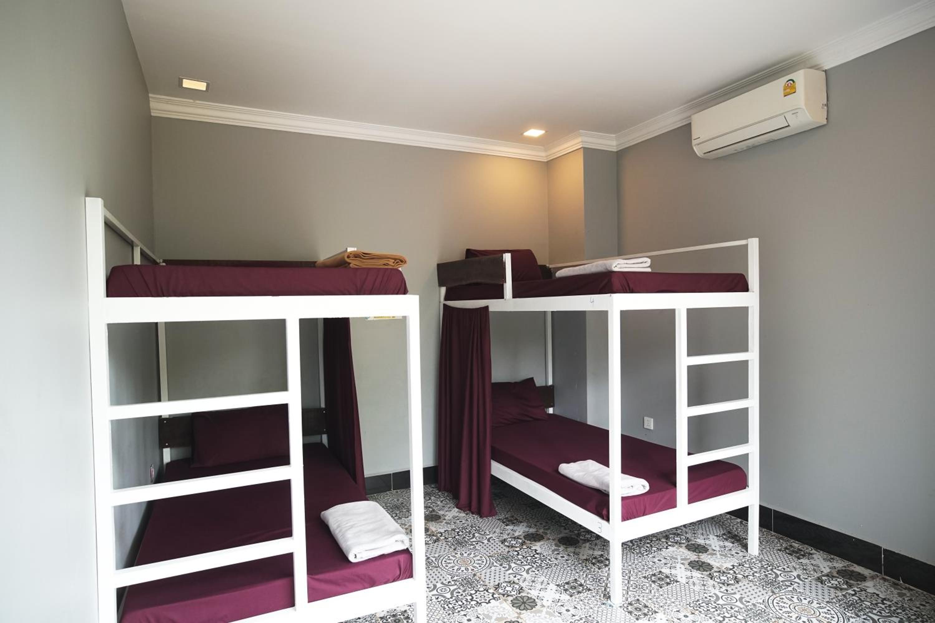 Bed in 4-Bed Mixed Dormitory Room photo 1