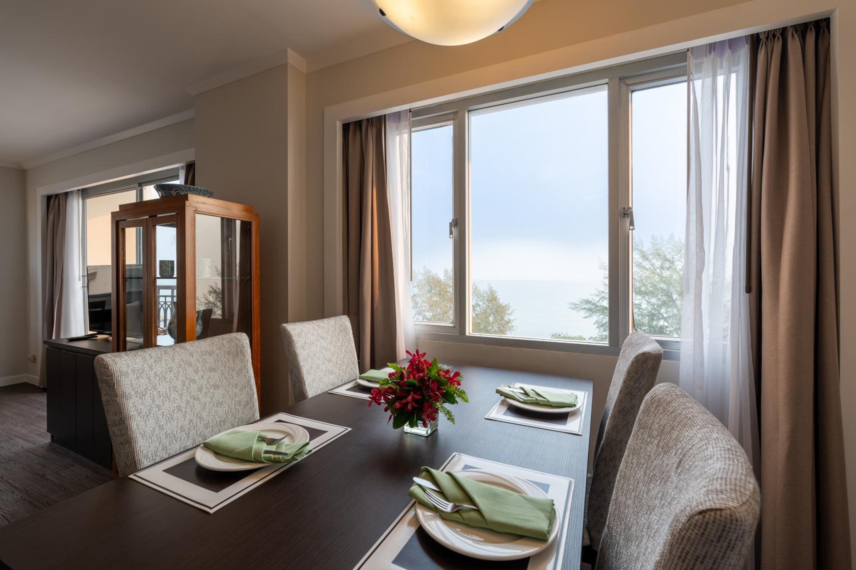 One Bedroom Premier Suite - Photo 7