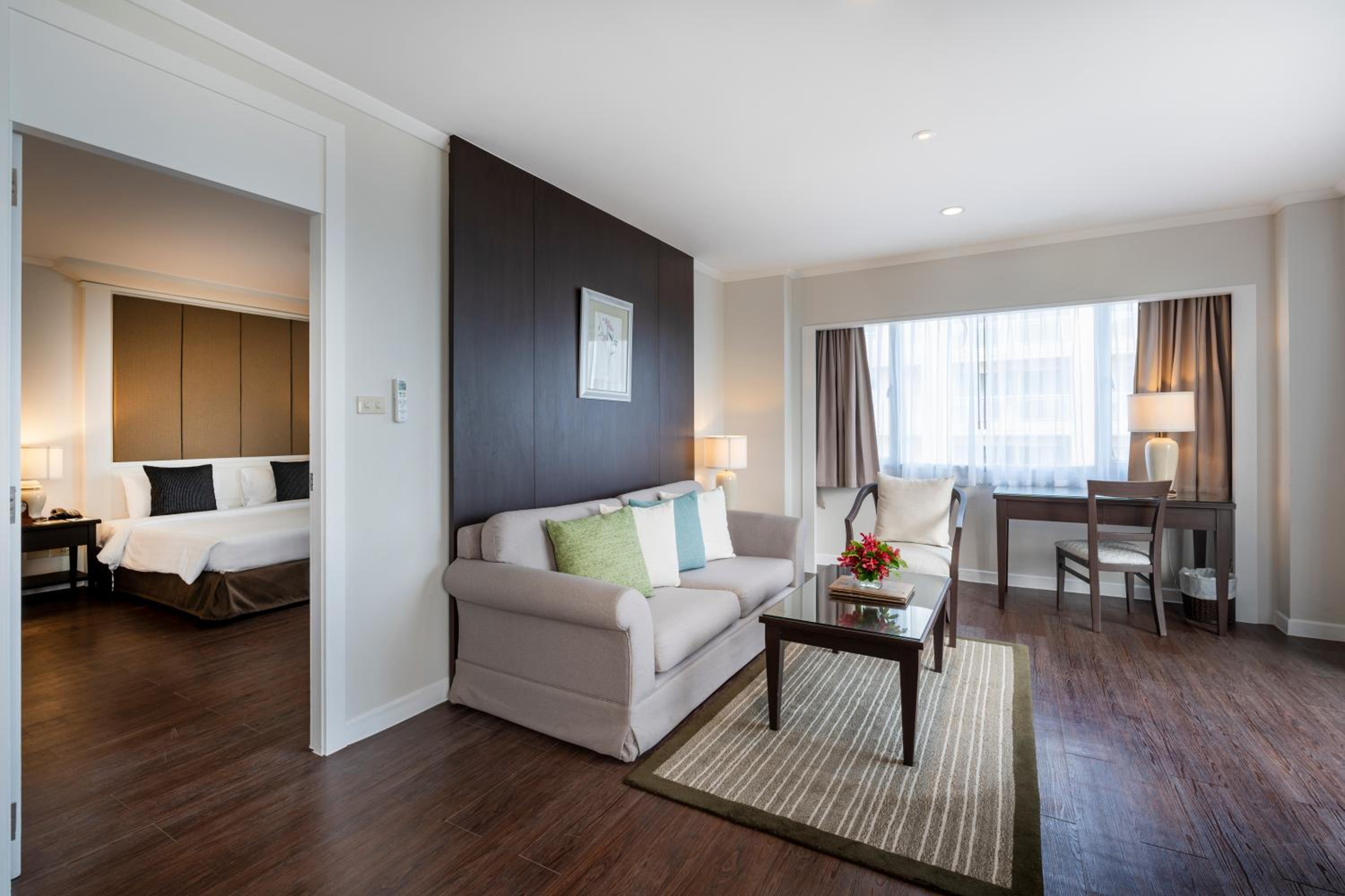 One Bedroom Premier Suite - Photo 5