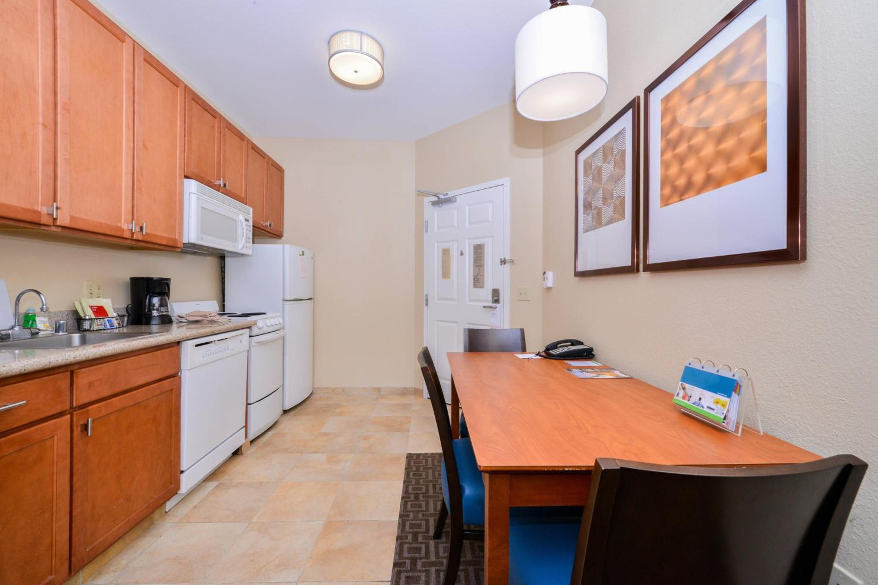 Two-Bedroom Suite - Photo 4