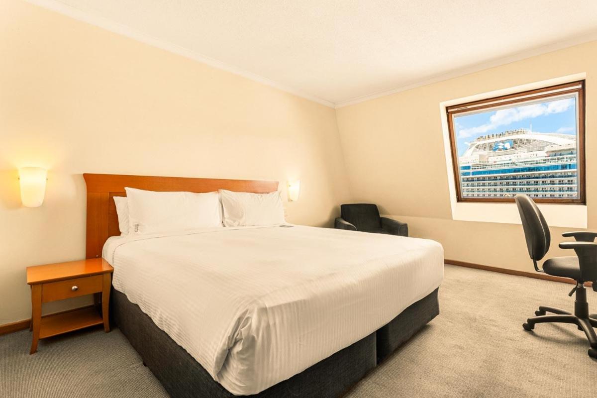 Queen Room Harbor View - Photo 2