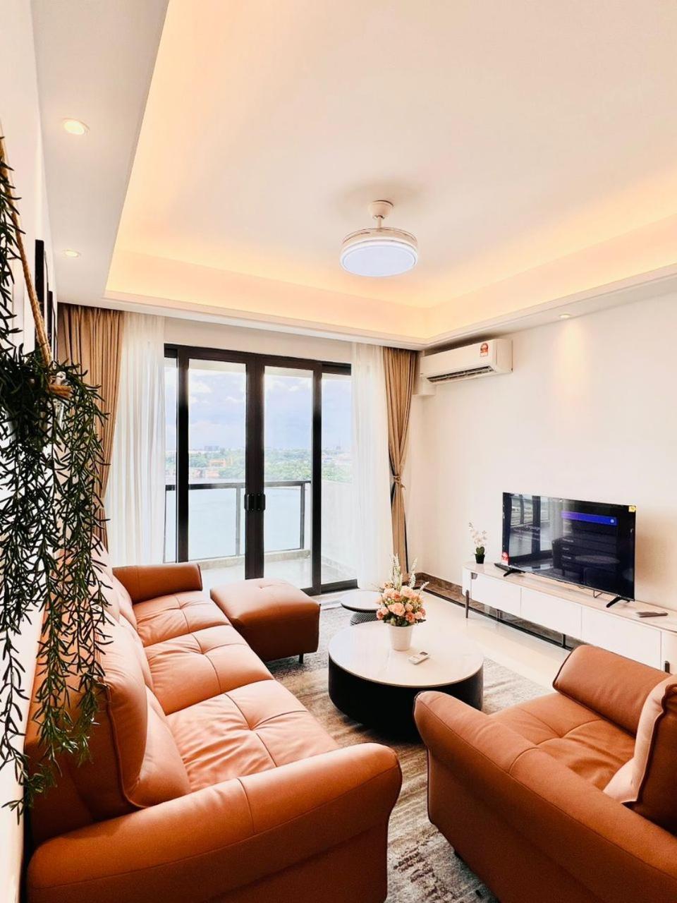 Three-Bedroom Apartment - Oceanfront photo 1
