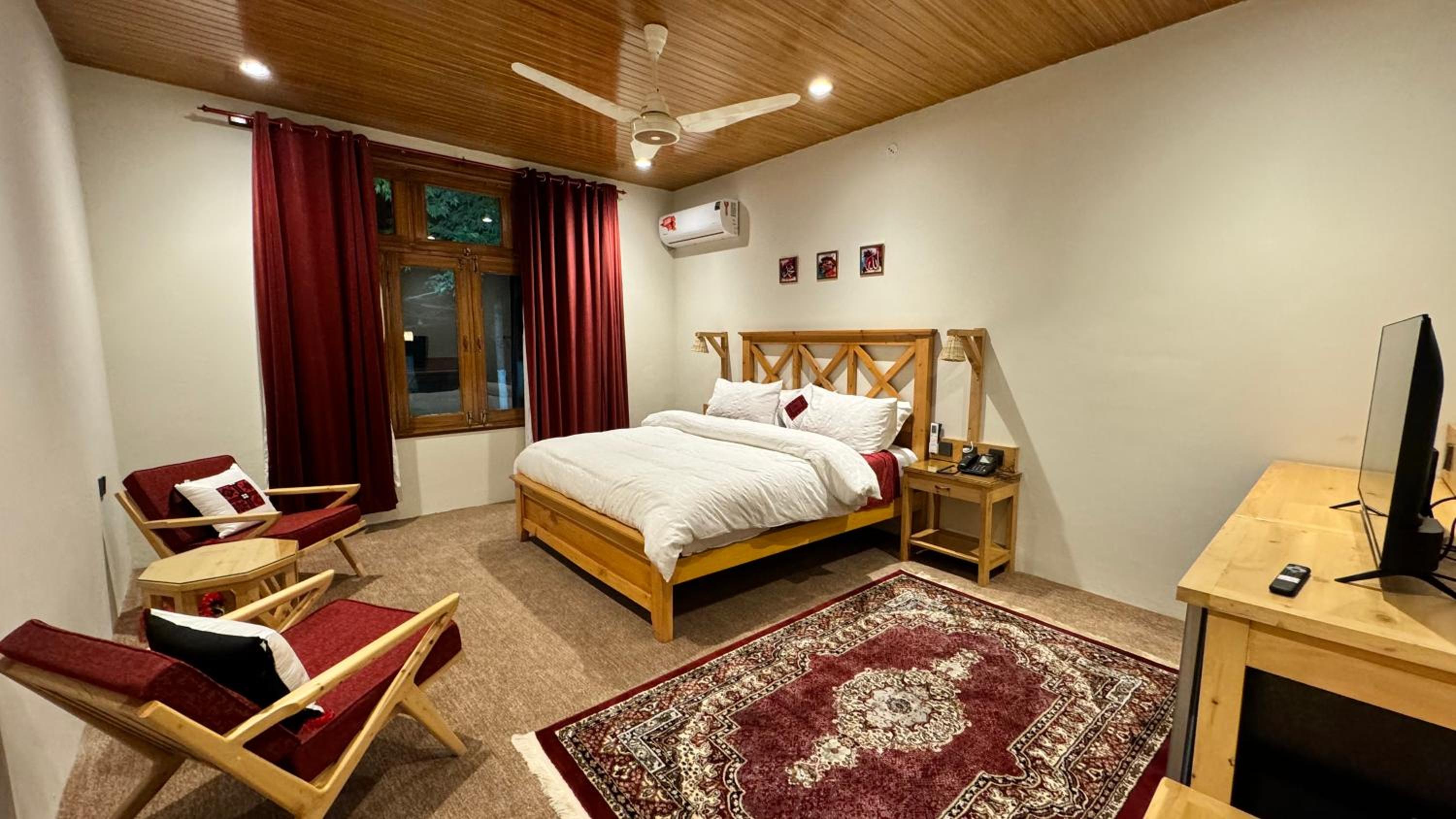 Deluxe Double Room (2 Adults + 1 Child) photo 1