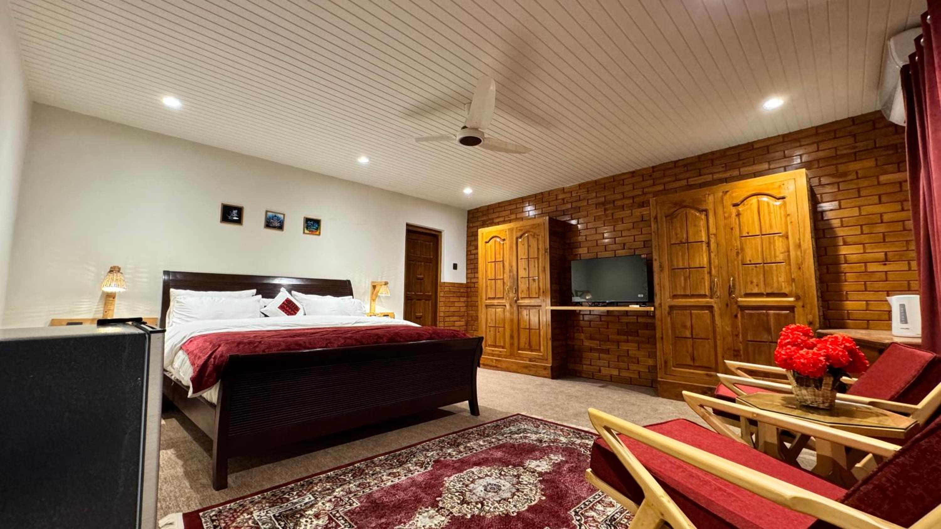 Deluxe Double Room (2 Adults + 1 Child) photo 2