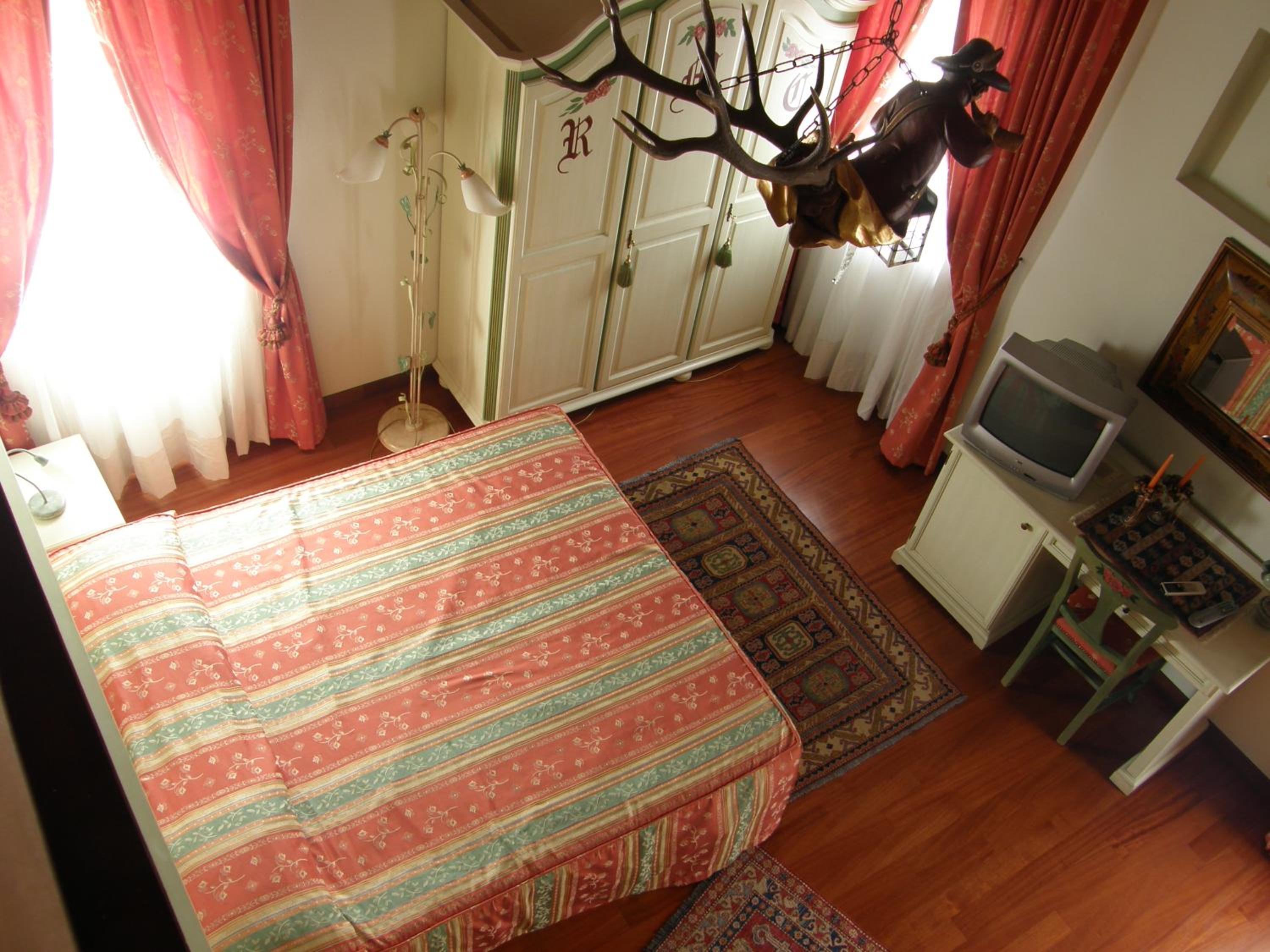 Deluxe Double or Twin Room photo 2
