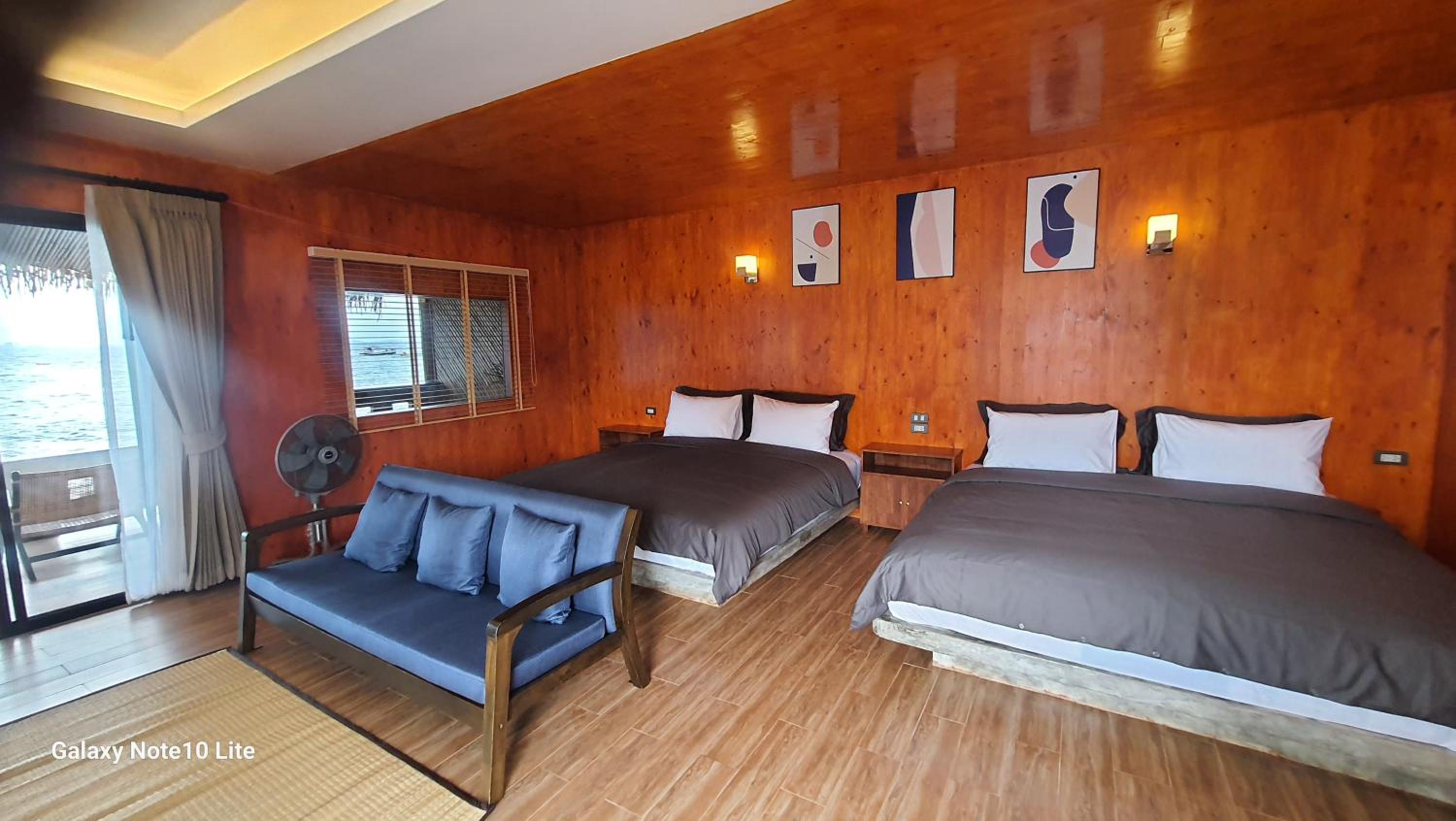 Quadruple Room with Sea View - Photo 12