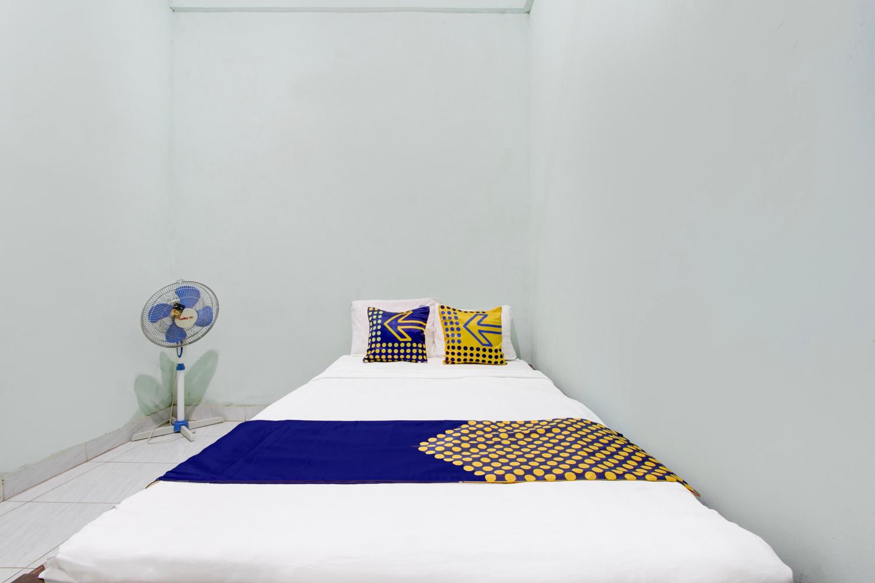 Budget Double Room photo 3