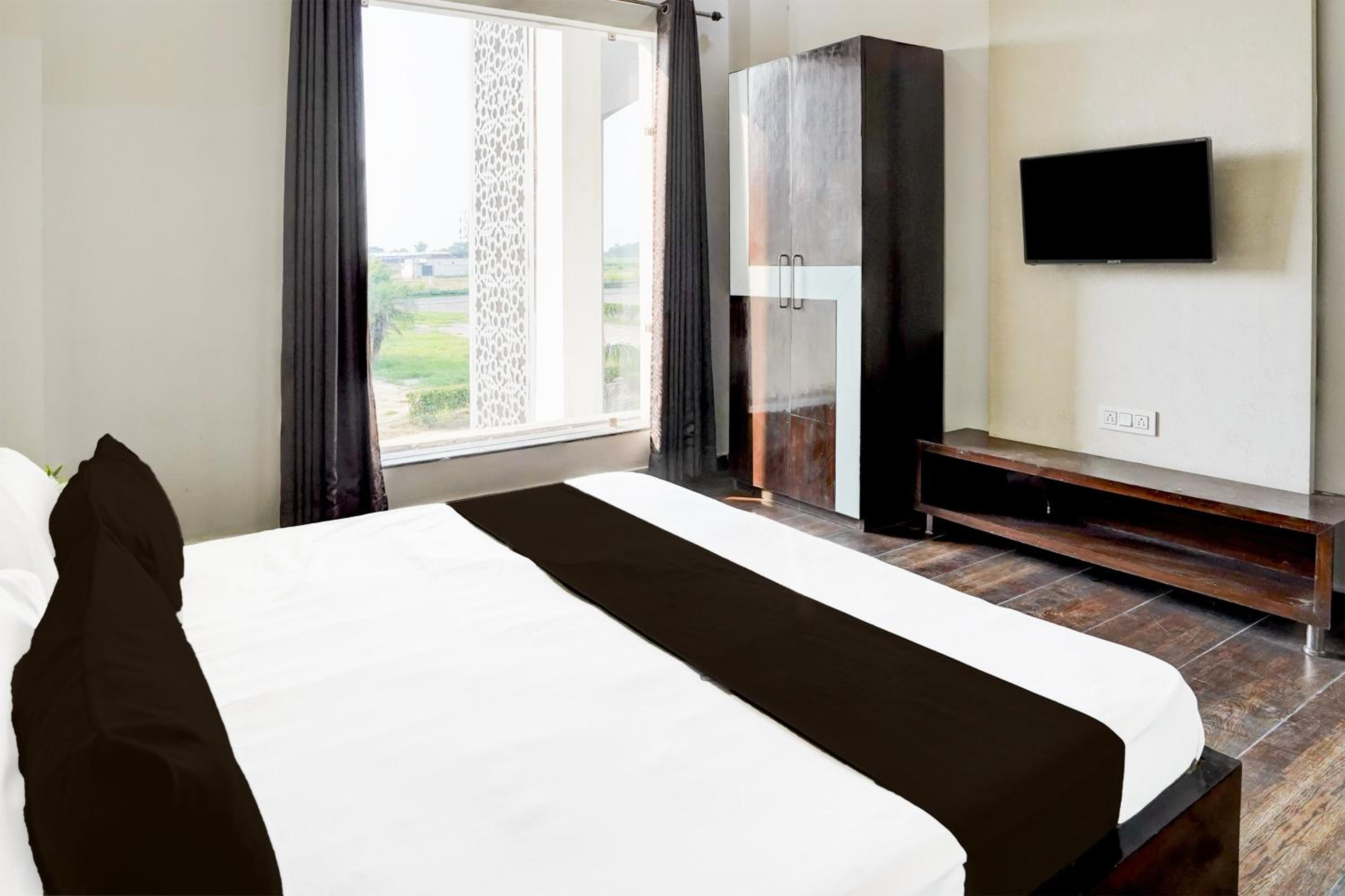 Classic Triple Room photo 2