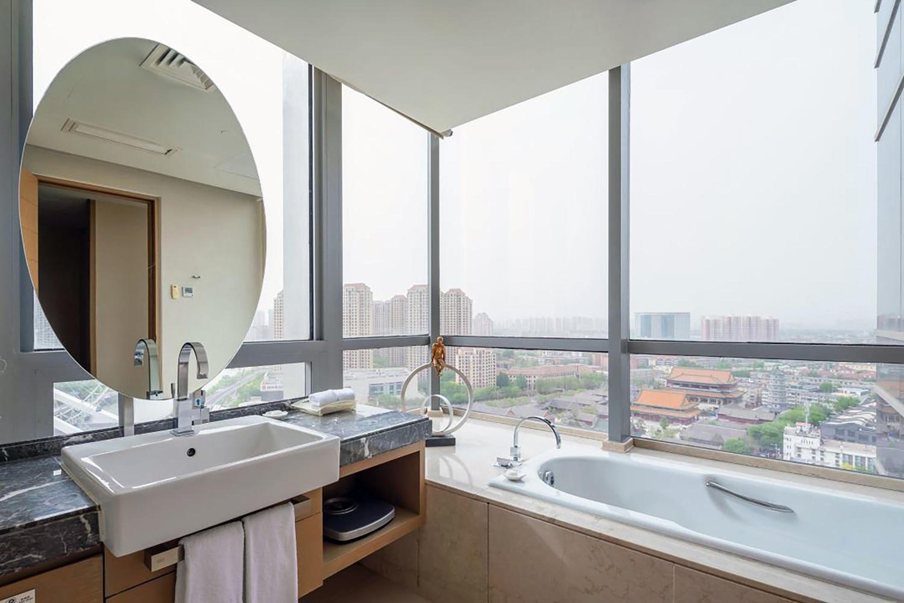 One-Bedroom Suite with View - Photo 2