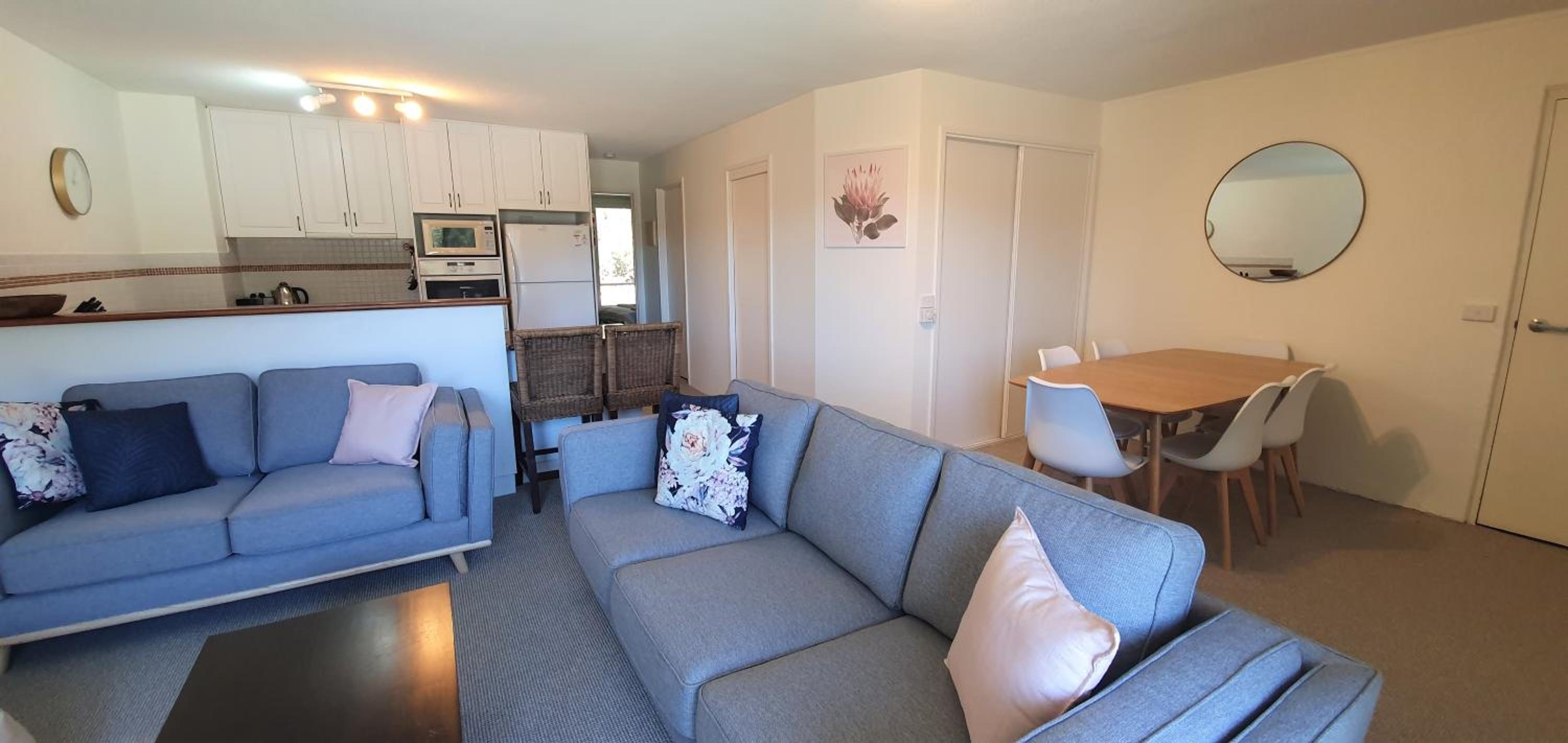 2 bedroom Superior Deluxe - 2 Queen Beds, 4 share photo 2