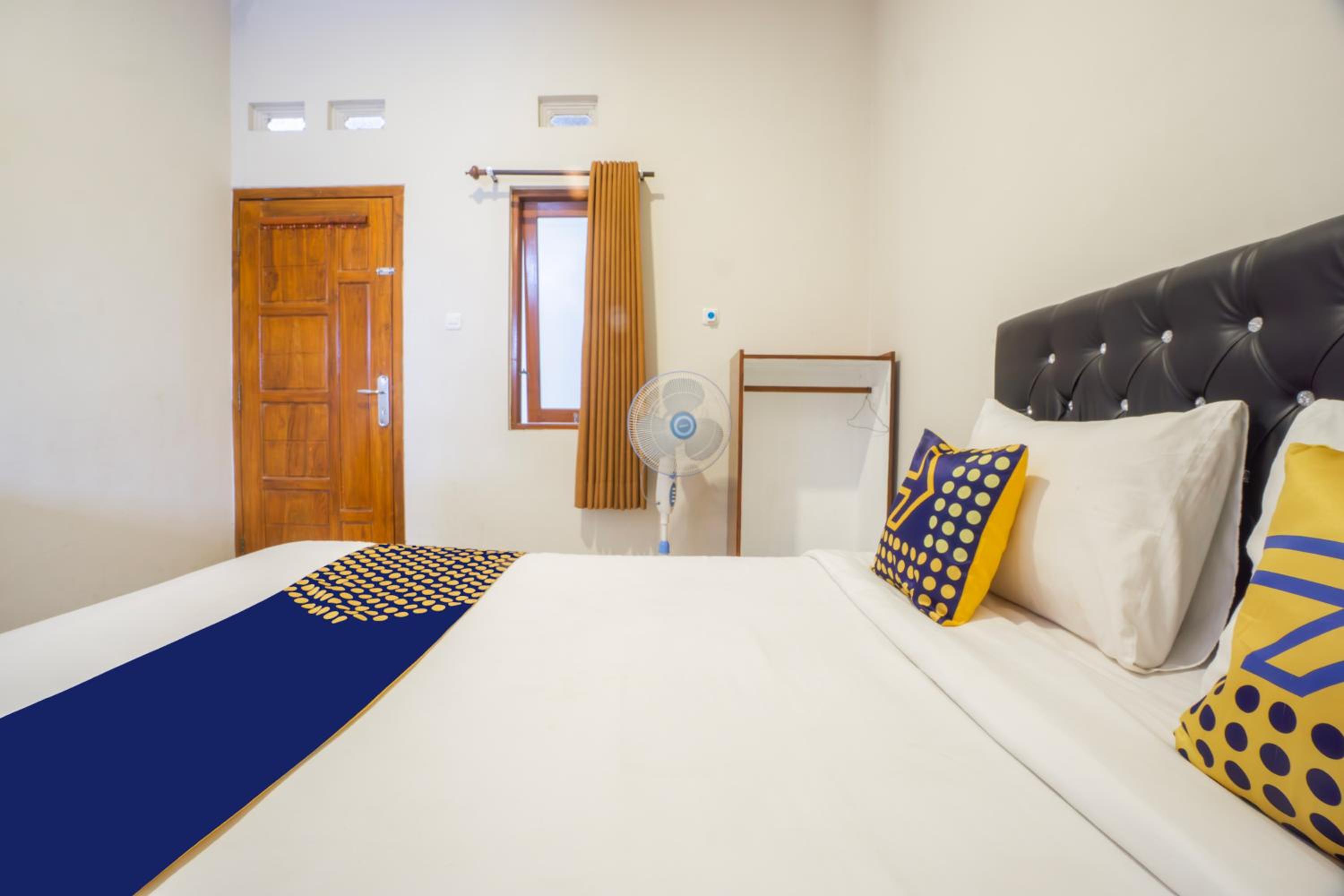 Budget Double Room photo 3