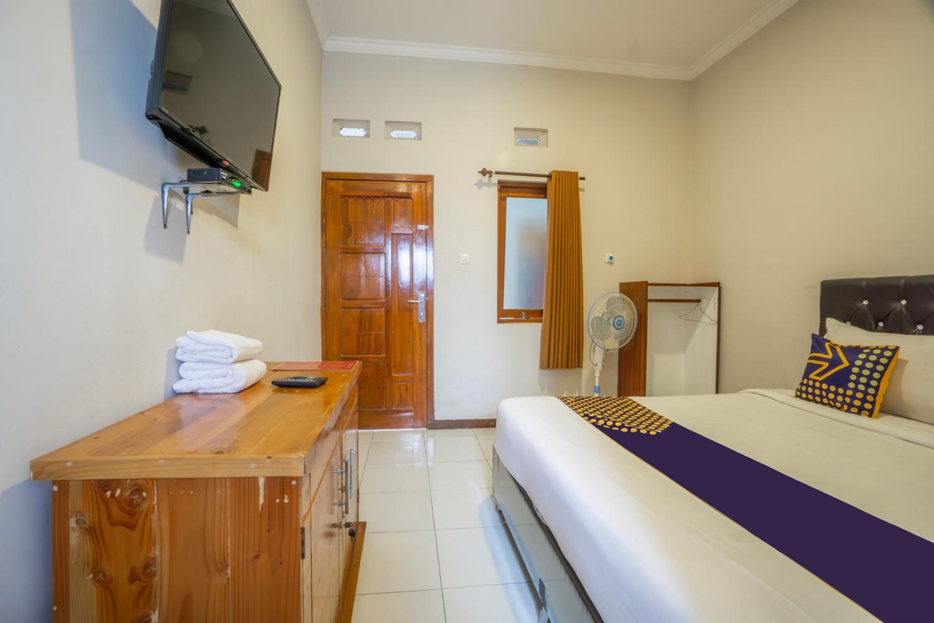 Budget Double Room photo 2