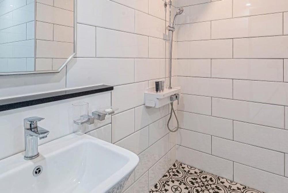 Double Room - Photo 5