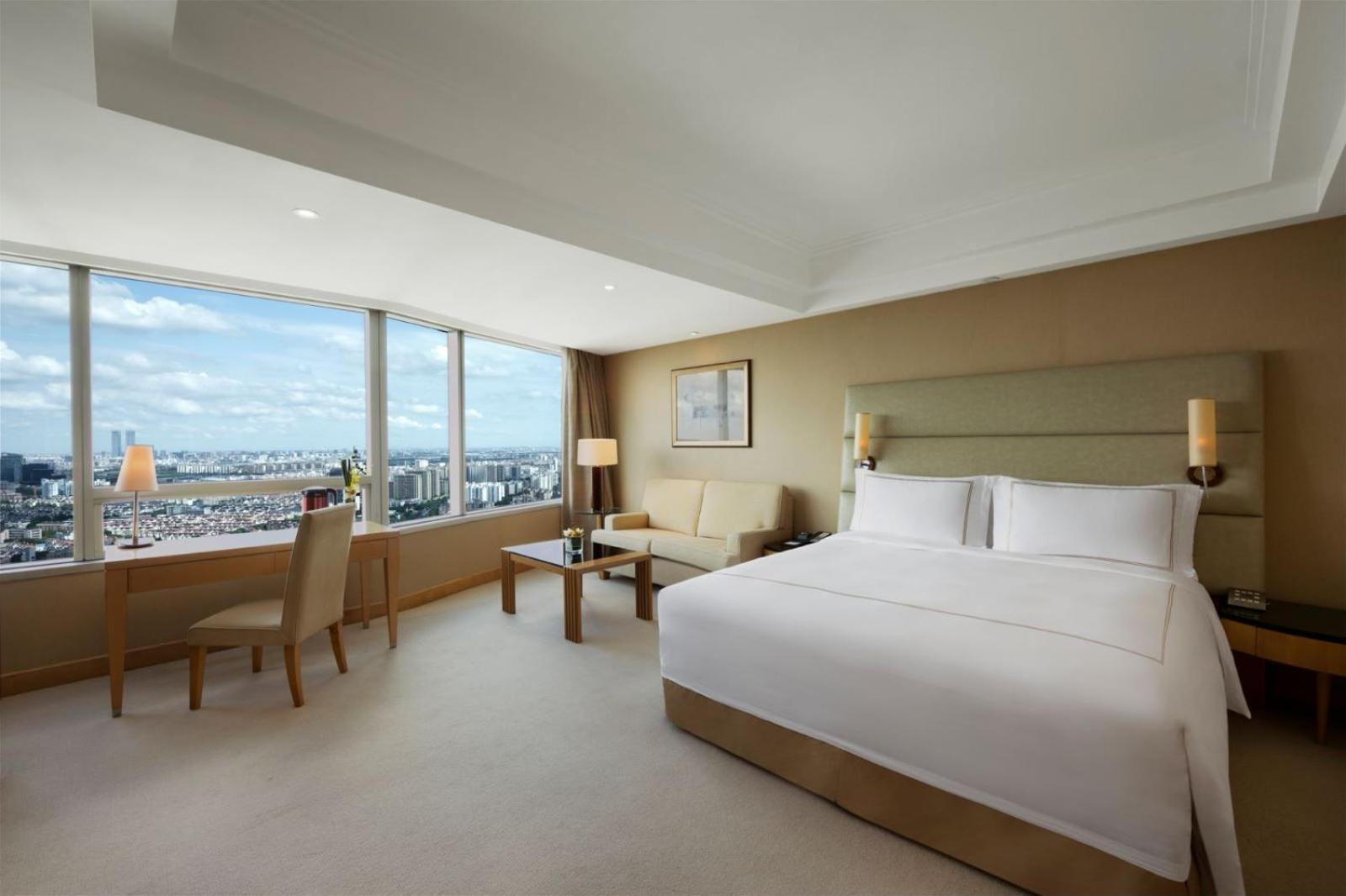Deluxe King Room with City View