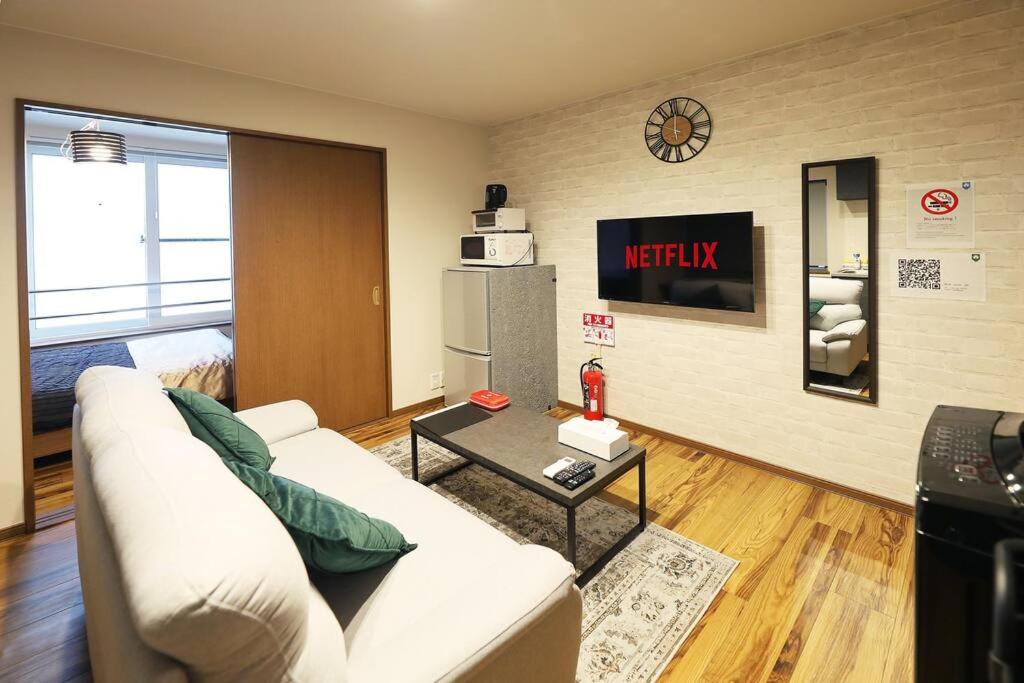 One-Bedroom Apartment photo 1
