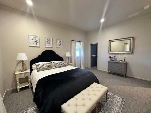 Deluxe Queen Room photo 2