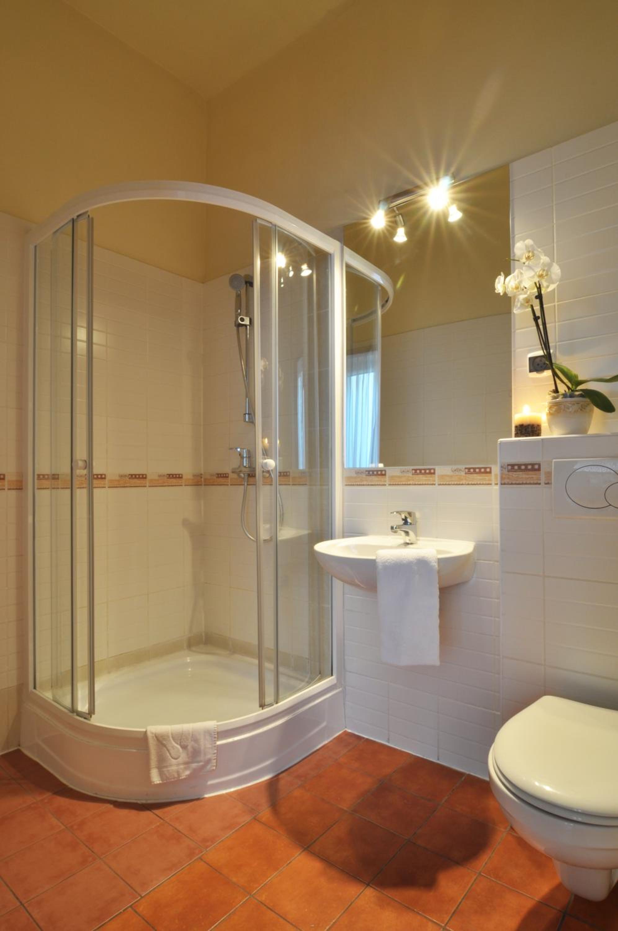 Double or Twin Room - Photo 3