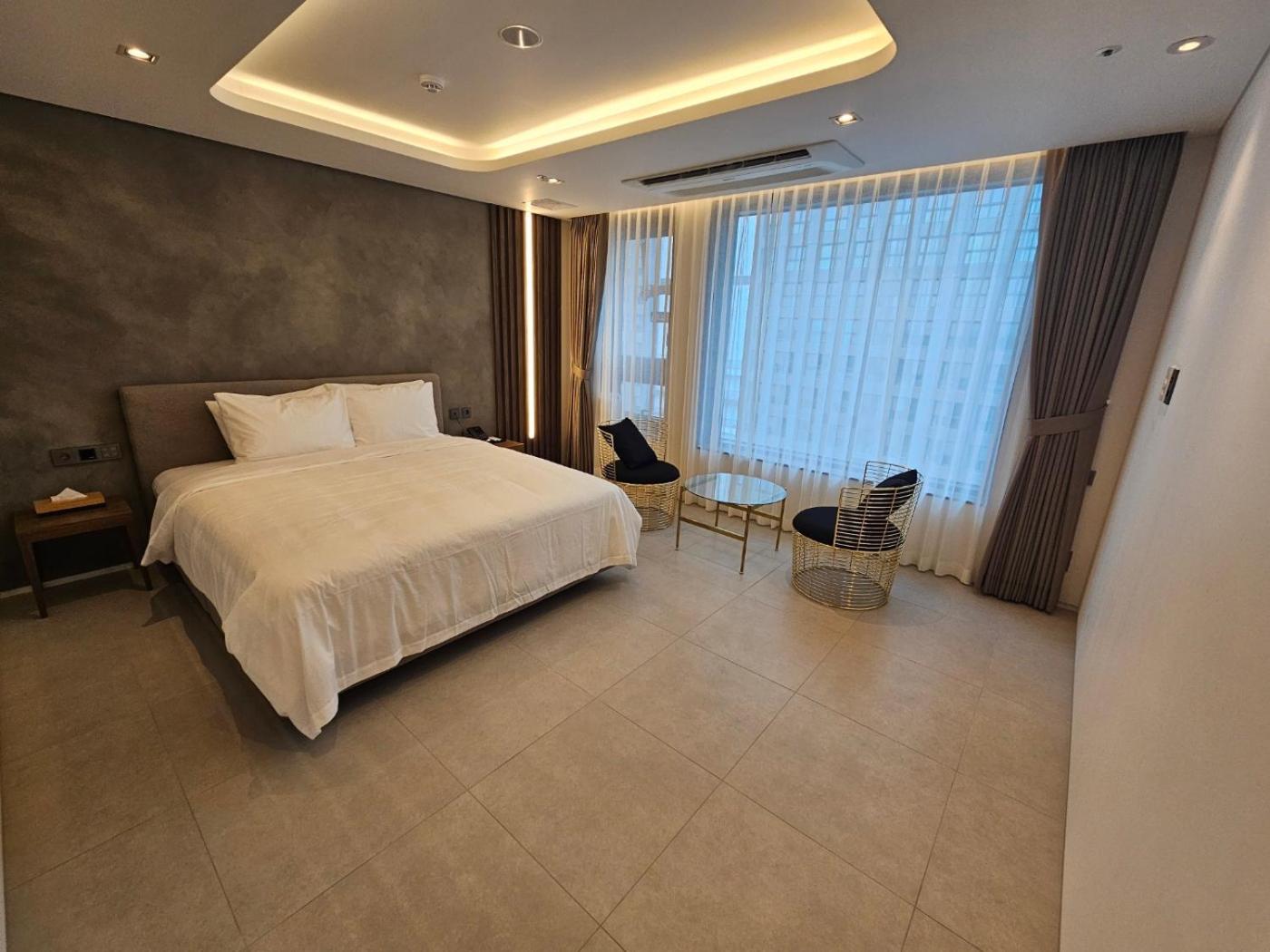 Suite - Photo 4