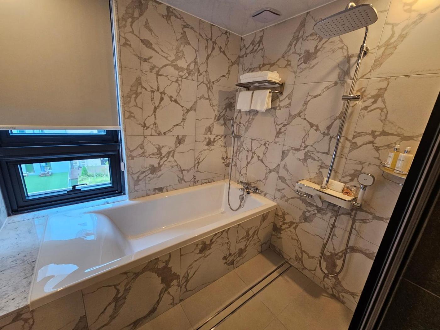 Suite - Photo 7