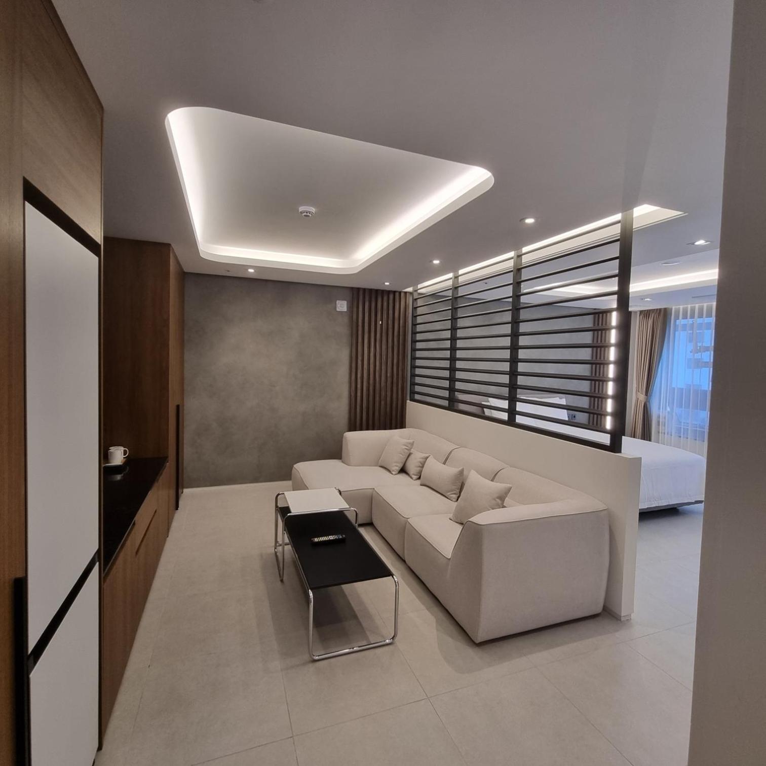 Suite - Photo 9