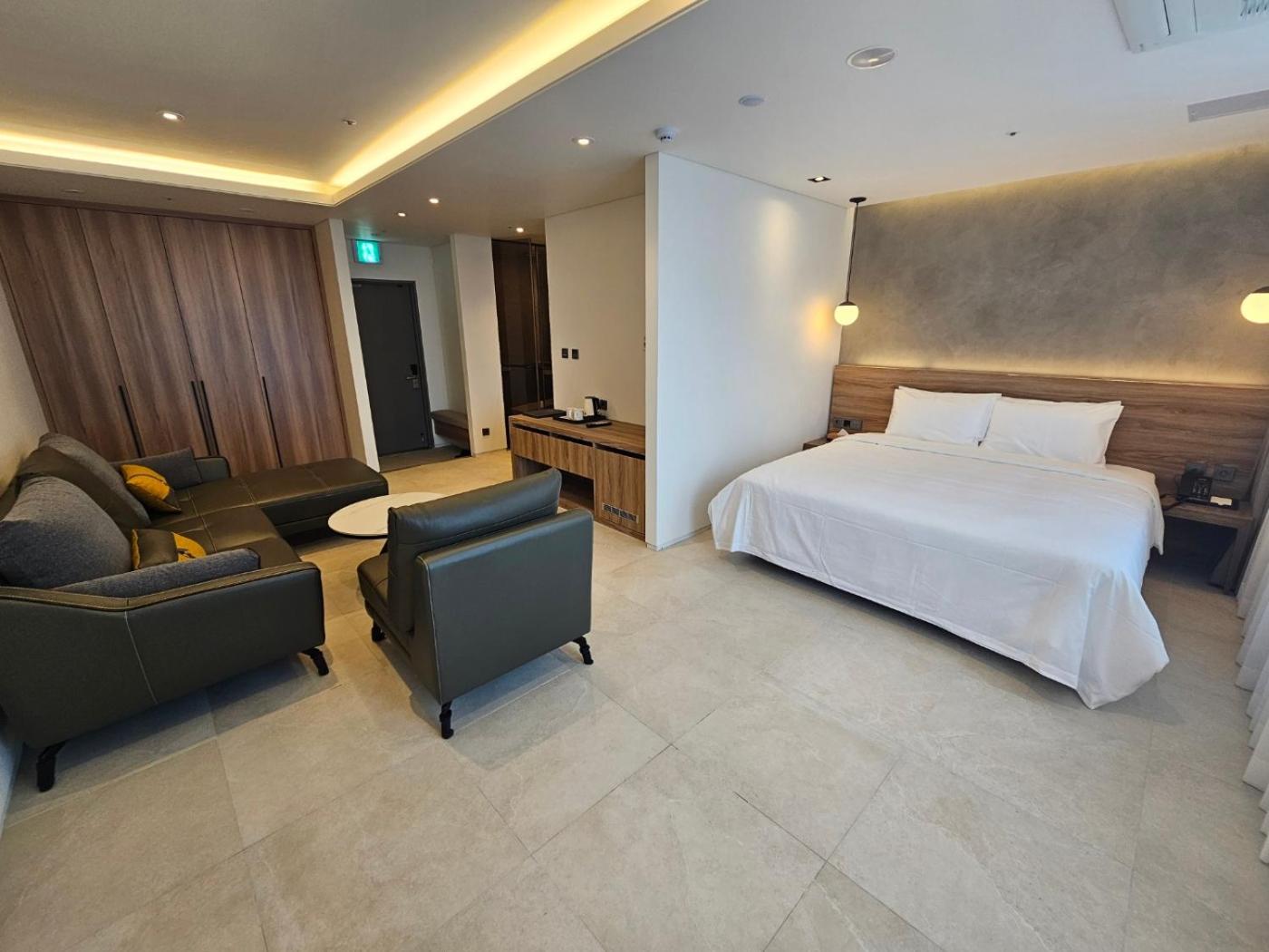 Deluxe Double Room - Photo 8