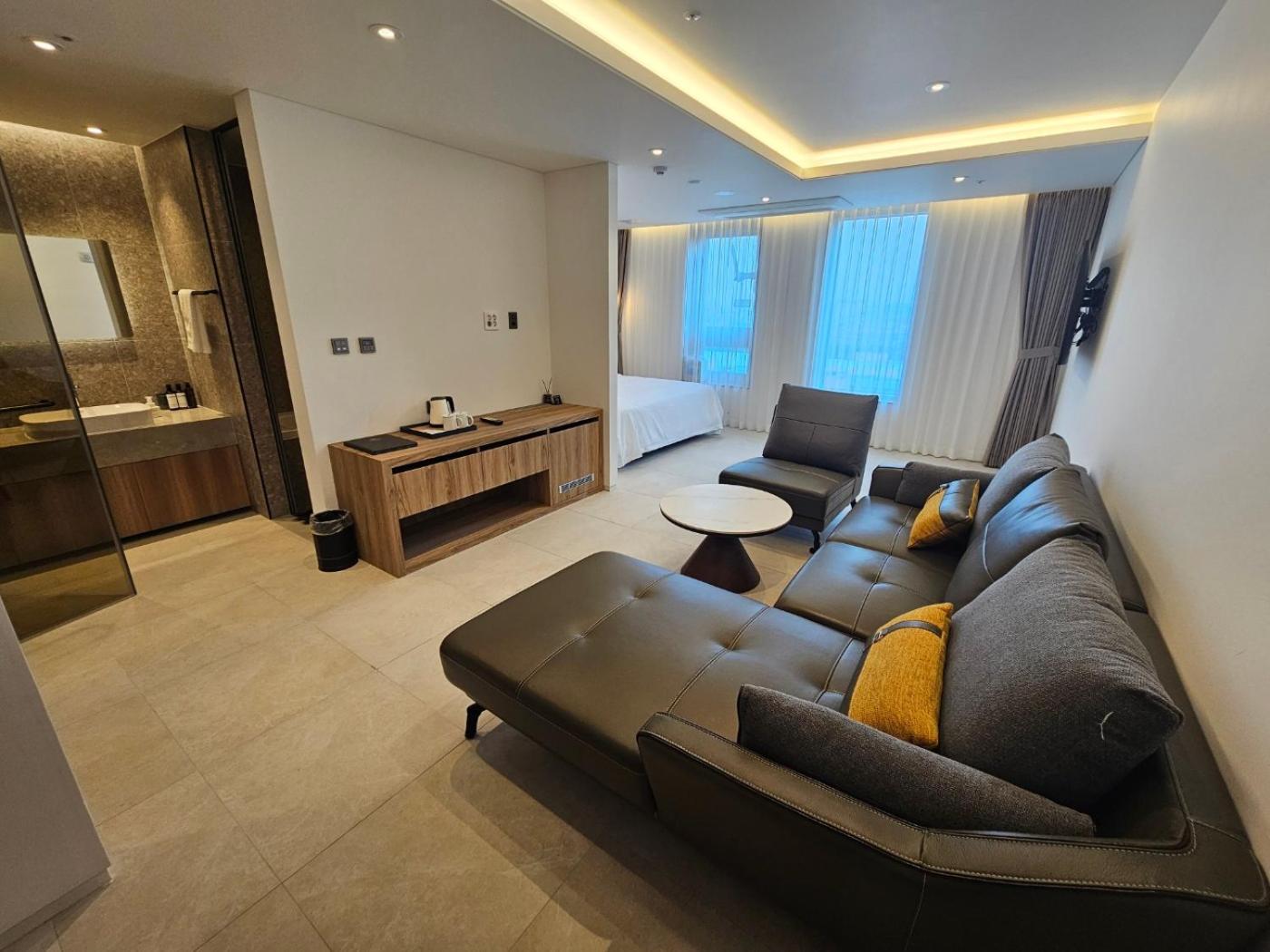 Deluxe Double Room - Photo 9