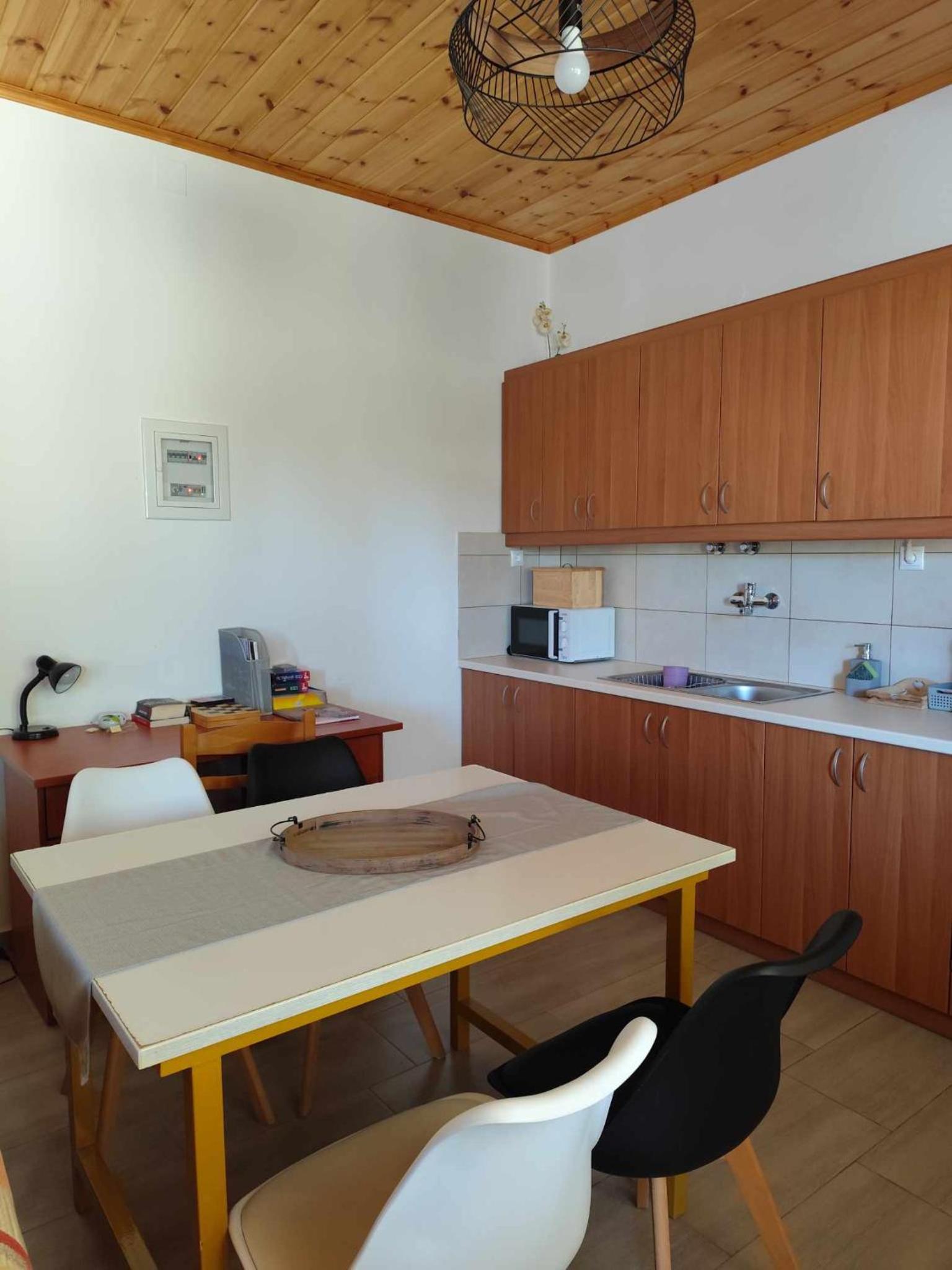 One-Bedroom Apartment - Photo 8