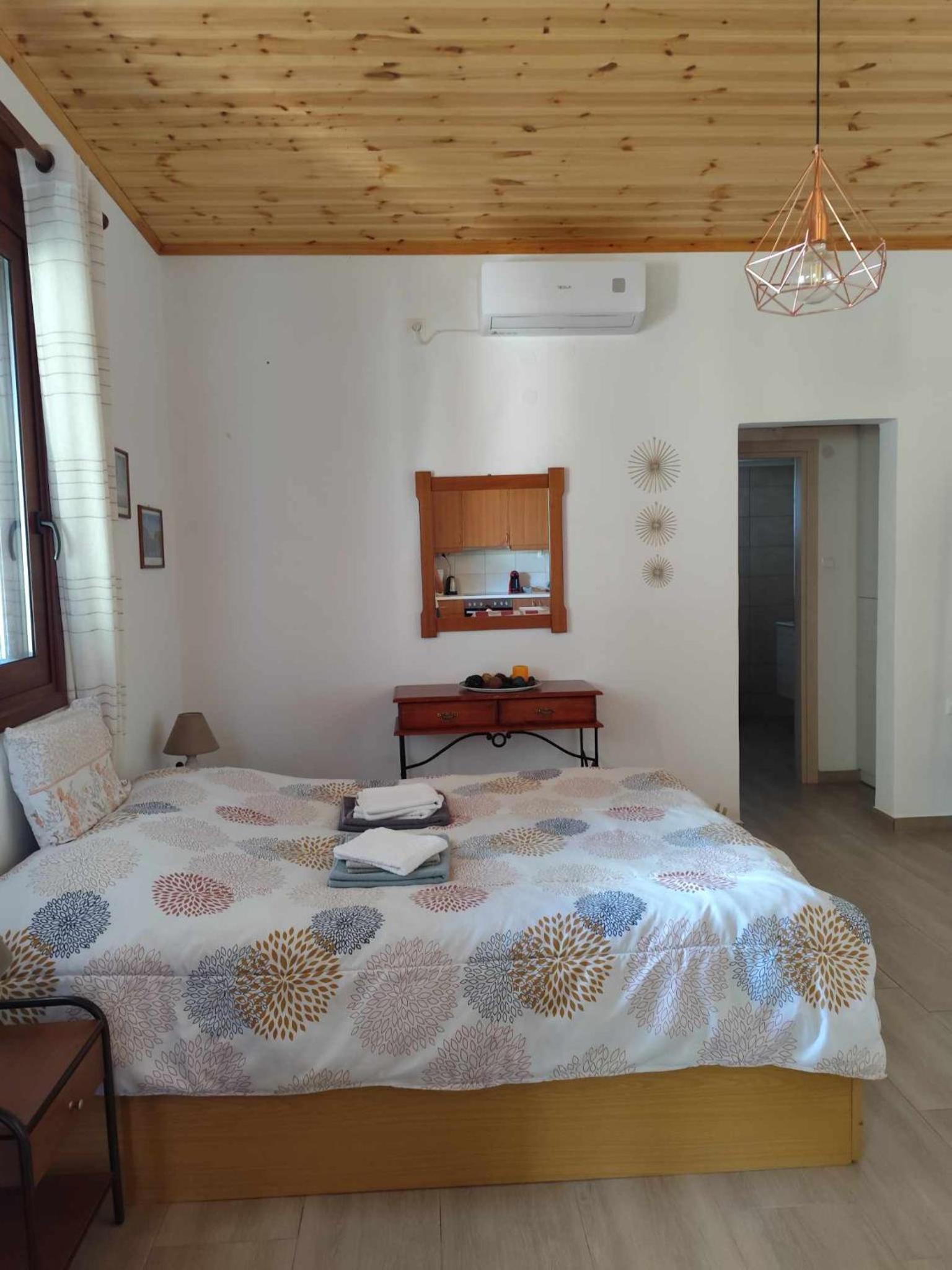 One-Bedroom Apartment - Photo 1